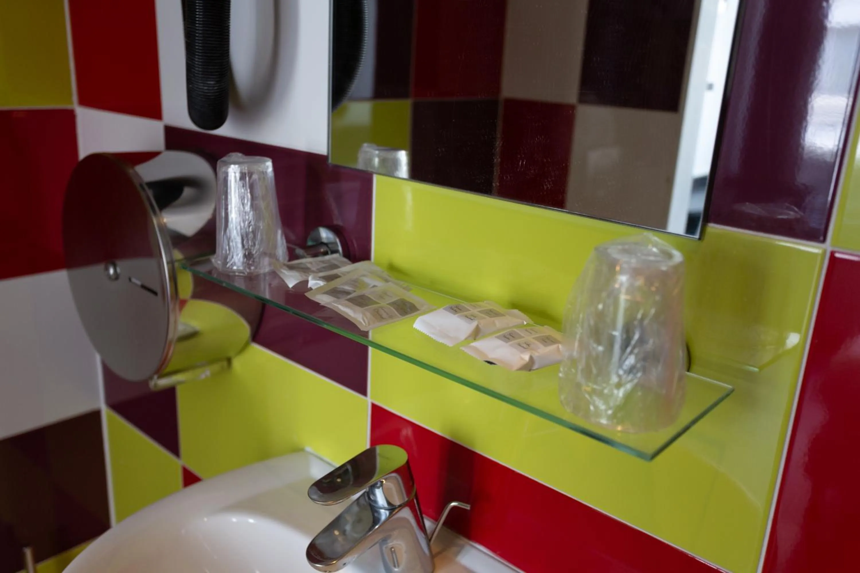 Bathroom in Hotel Mimosa Paris