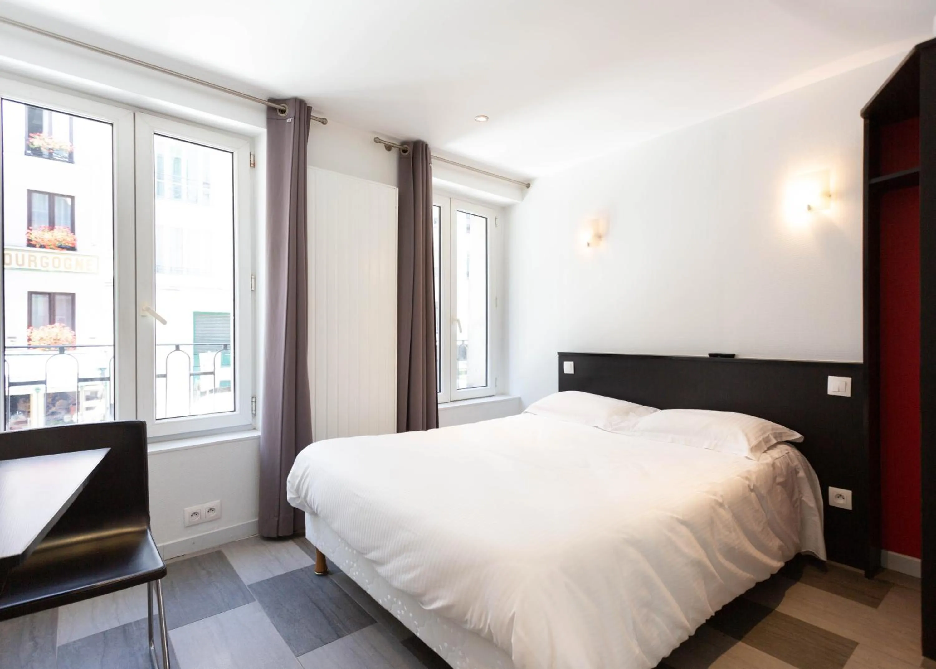 Bed in Hotel Mimosa Paris