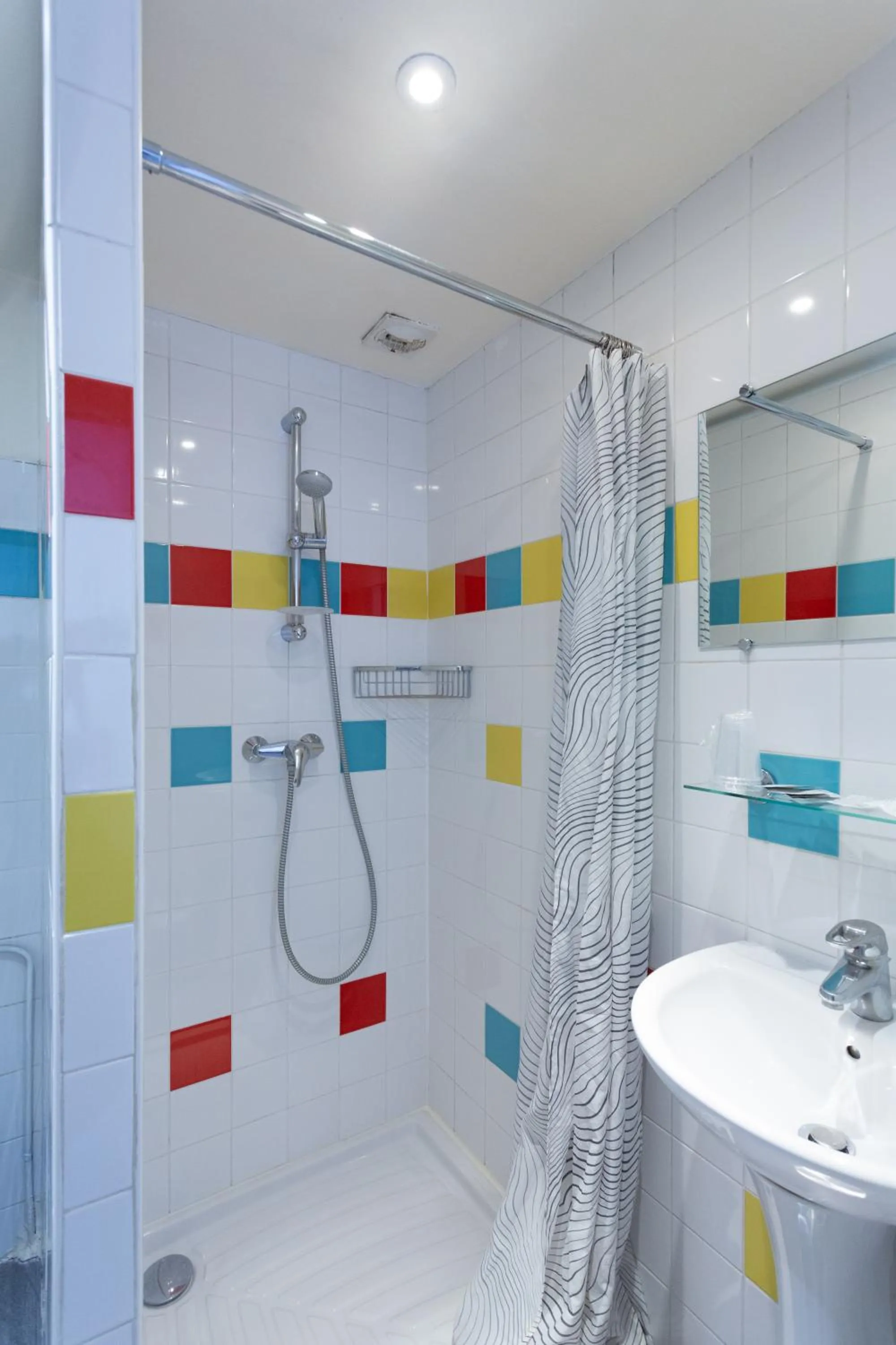 Bathroom in Hotel Mimosa Paris