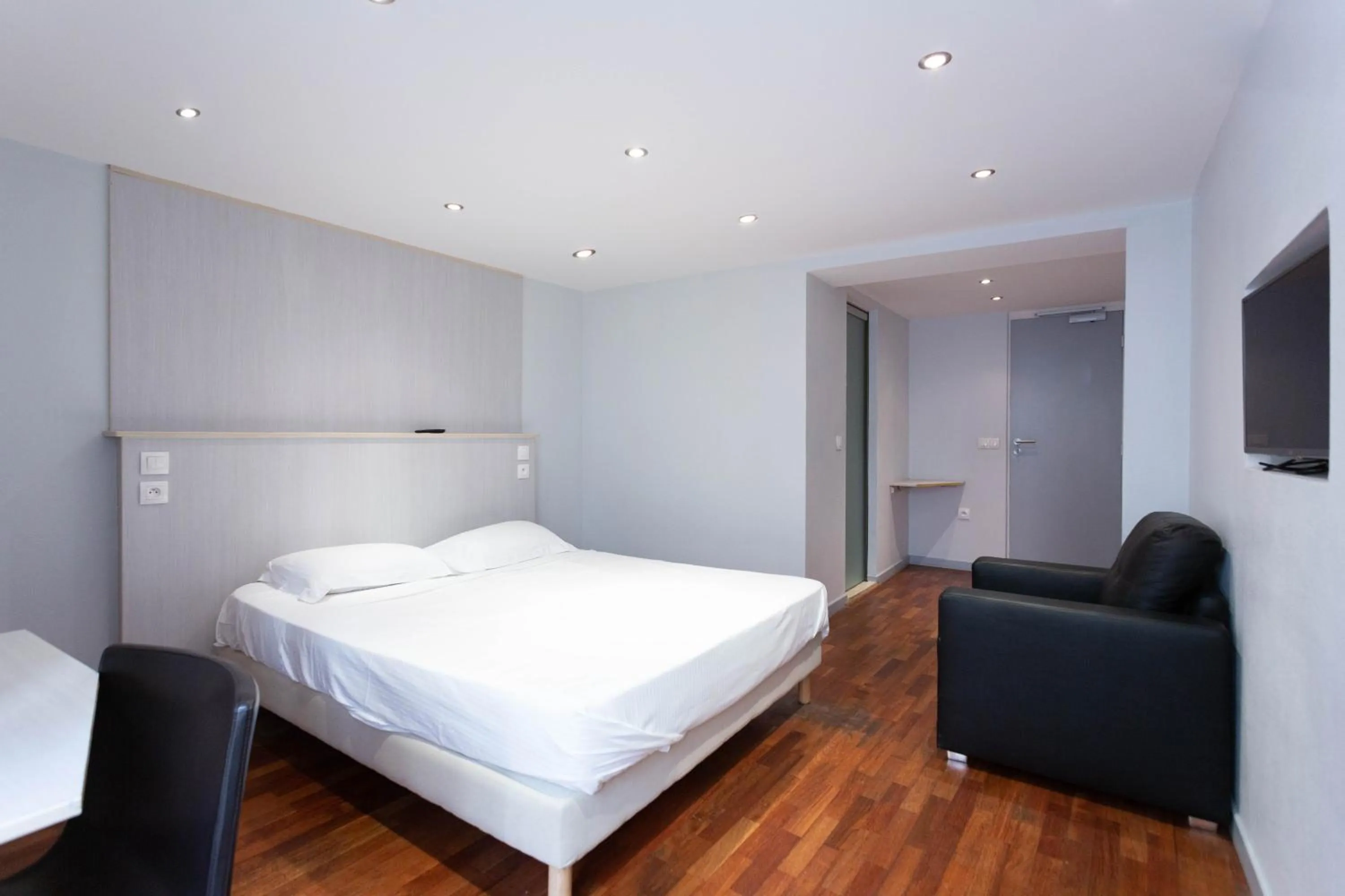 Bedroom, Bed in Hotel Mimosa Paris