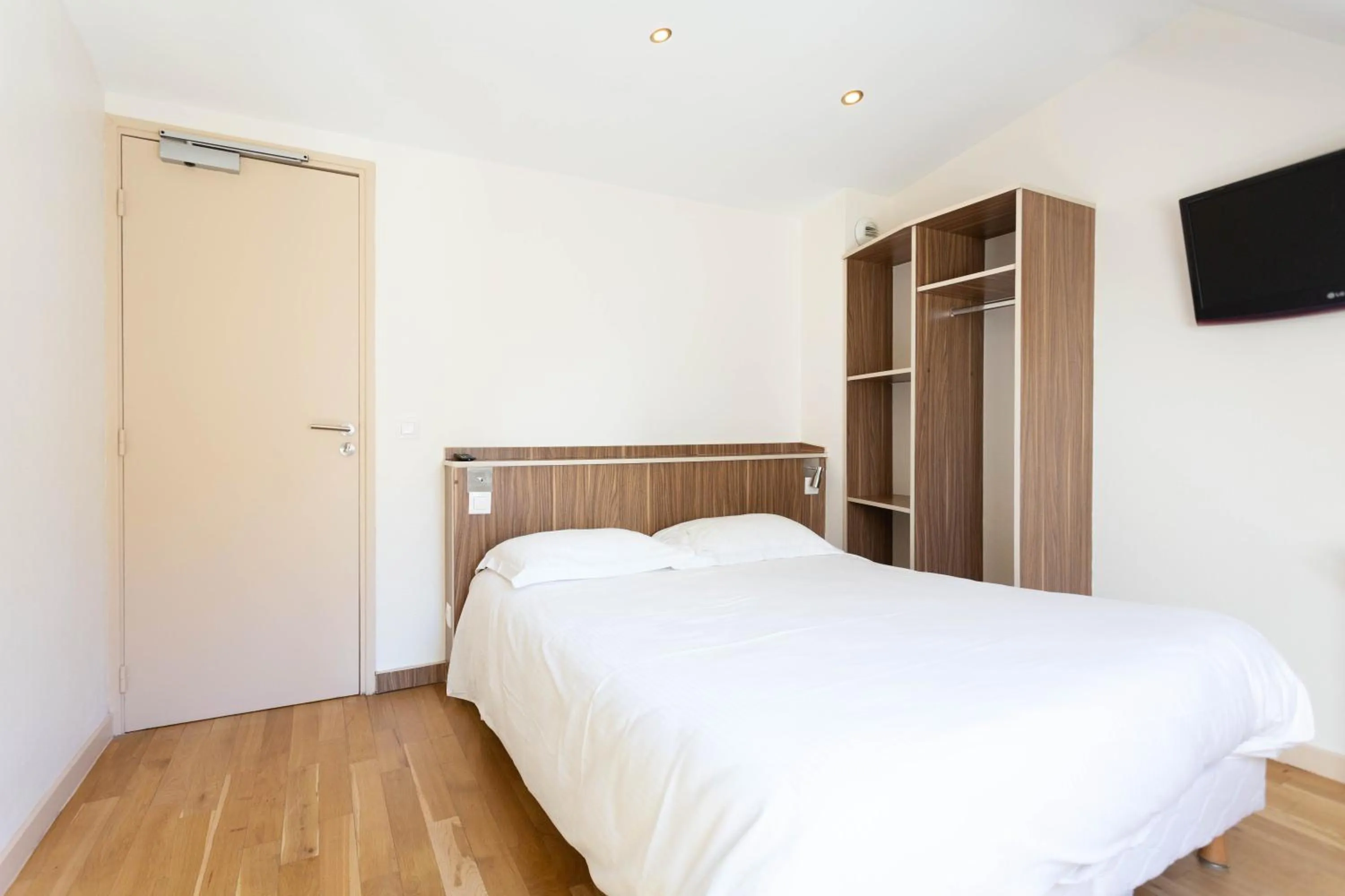 Bed in Hotel Mimosa Paris