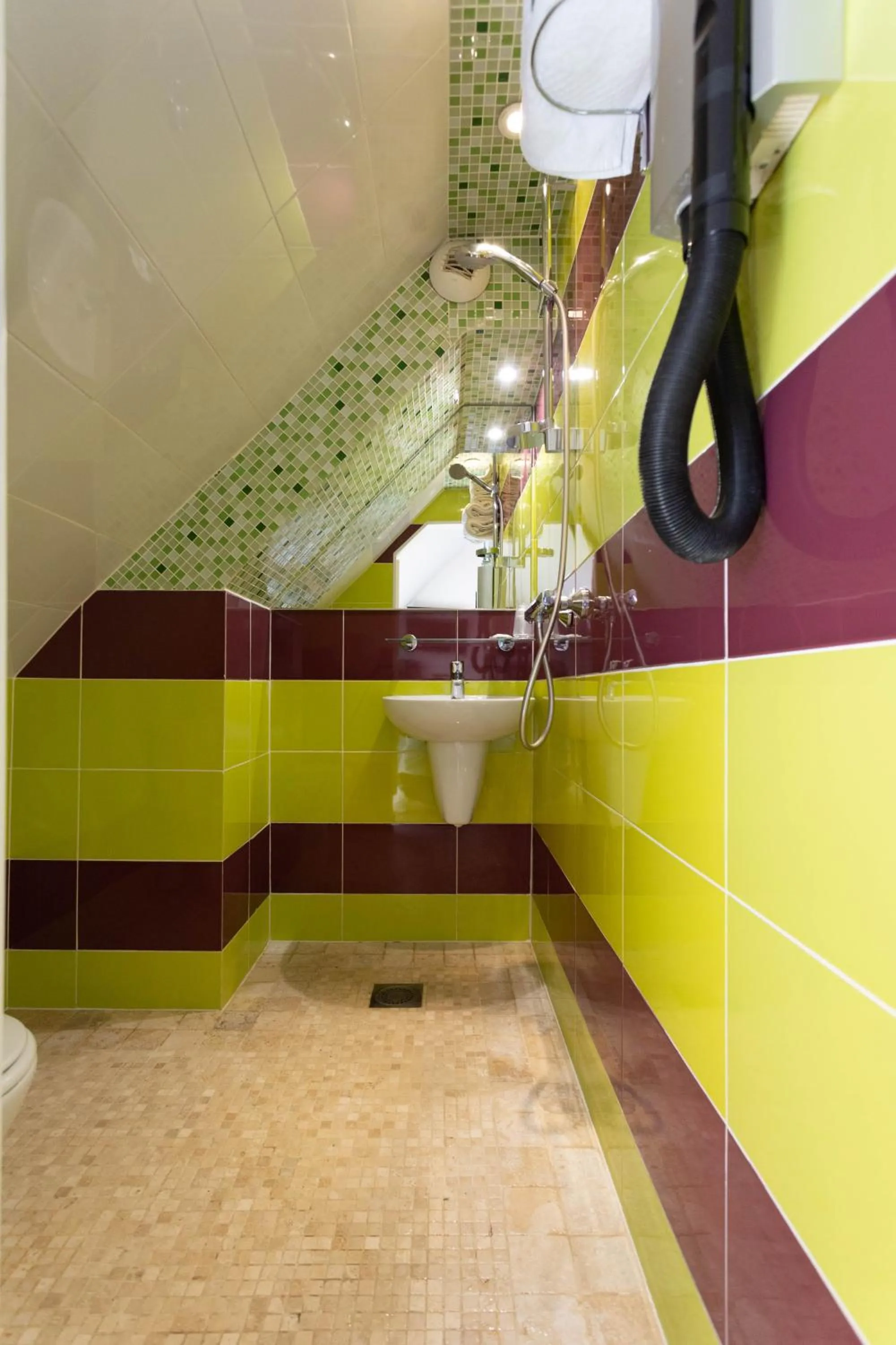 Bathroom in Hotel Mimosa Paris