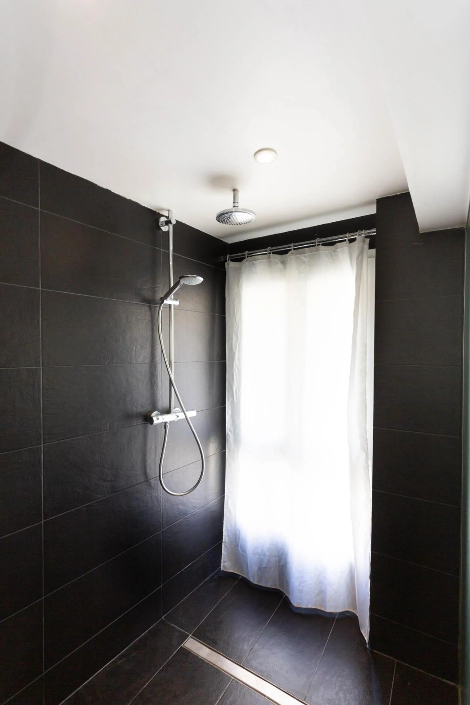 Bathroom in Hotel Mimosa Paris