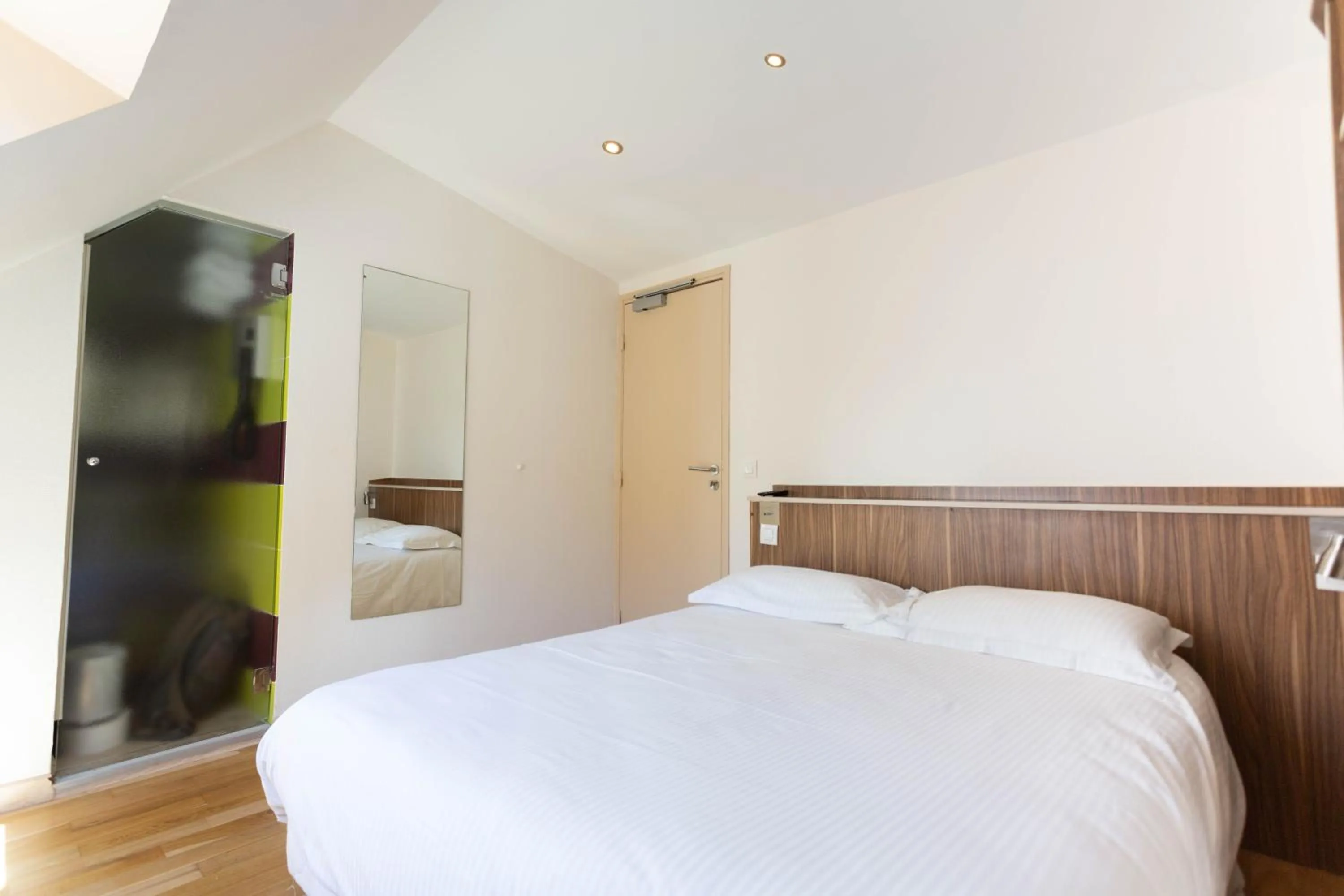 Bed in Hotel Mimosa Paris