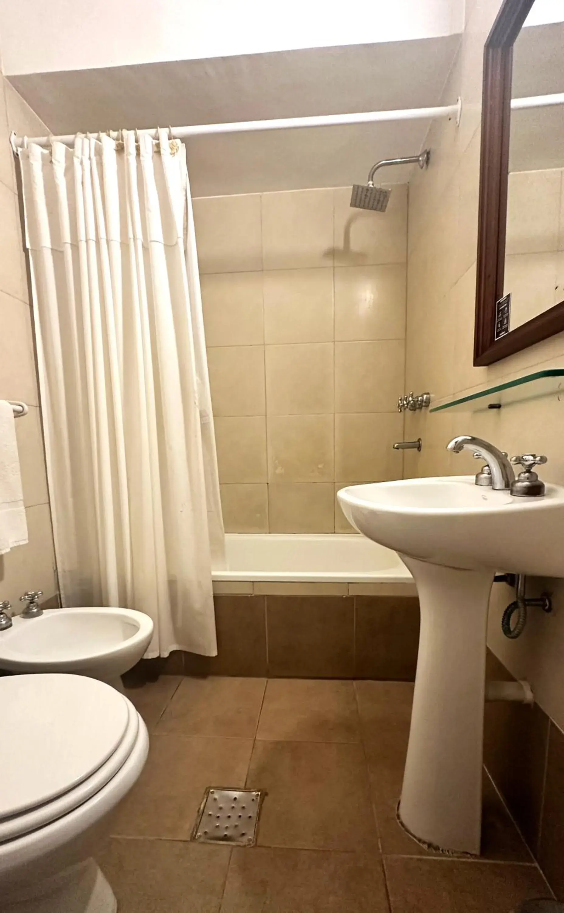 Standard Triple Room in Castelar Hotel Santa Fe Standard Triple Room in Castelar Hotel Santa Fe