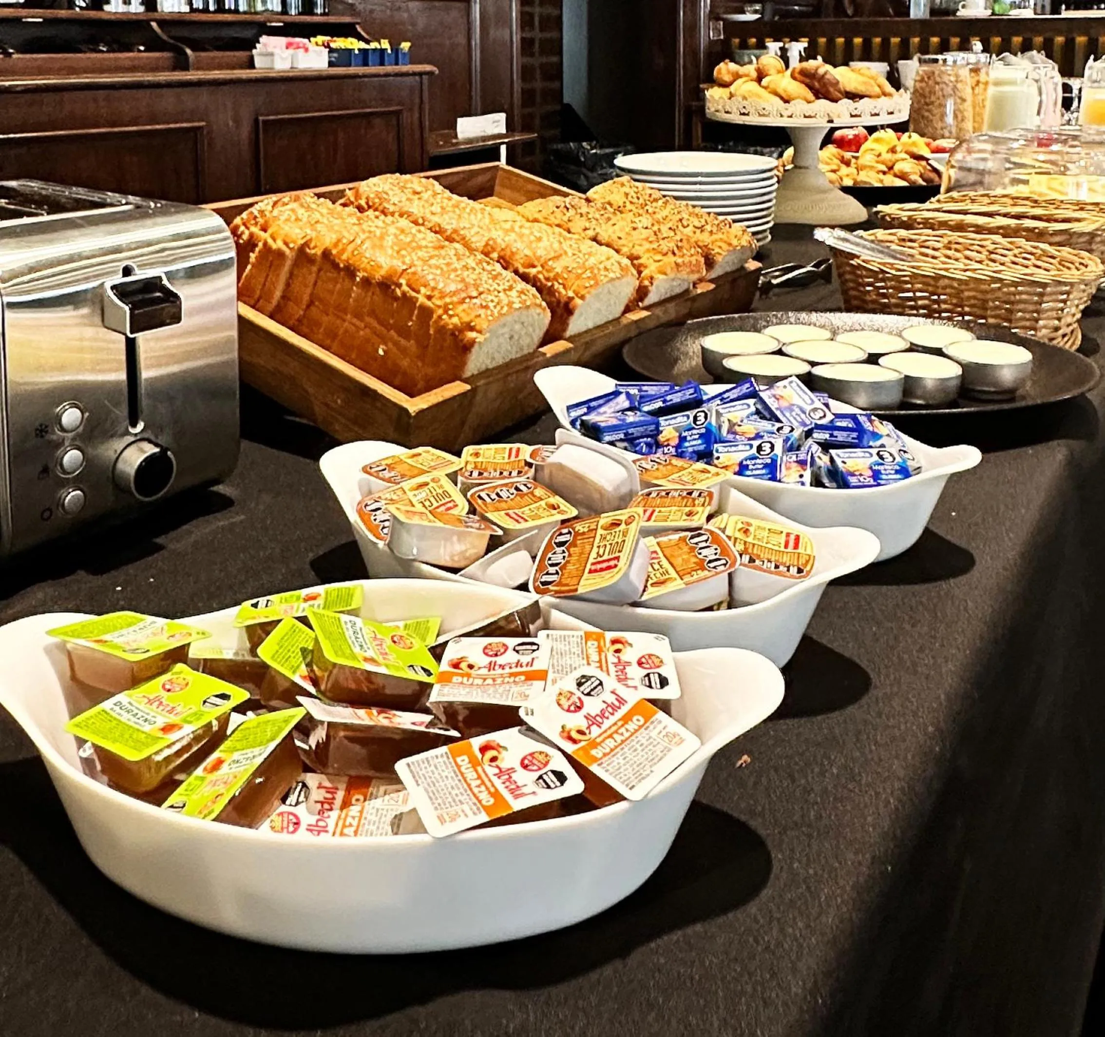 Buffet breakfast in Castelar Hotel Santa Fe