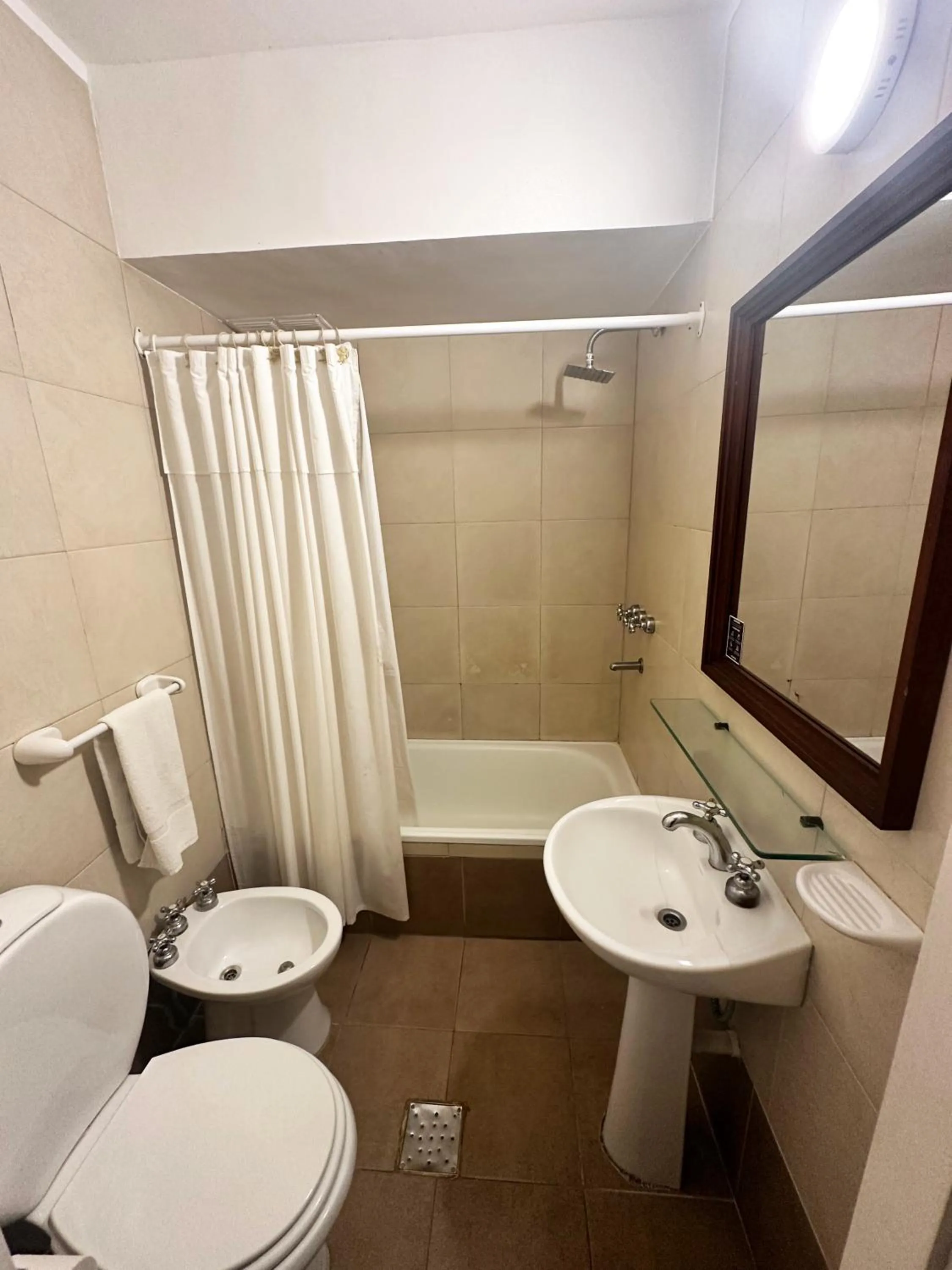 Shower in Castelar Hotel Santa Fe