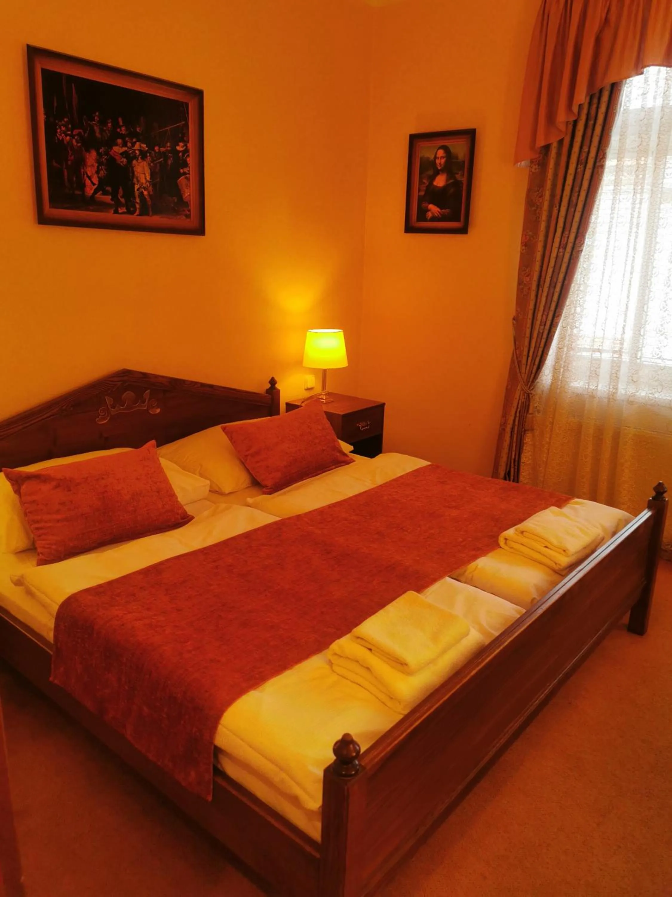 Photo of the whole room, Bed in River Star Hotel