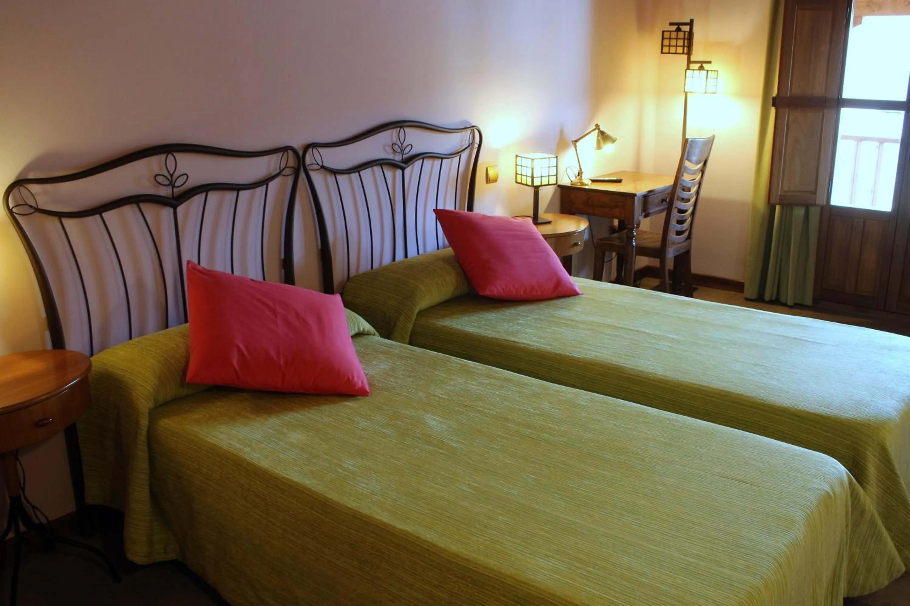 Bathroom, Bed in Las Fontaninas