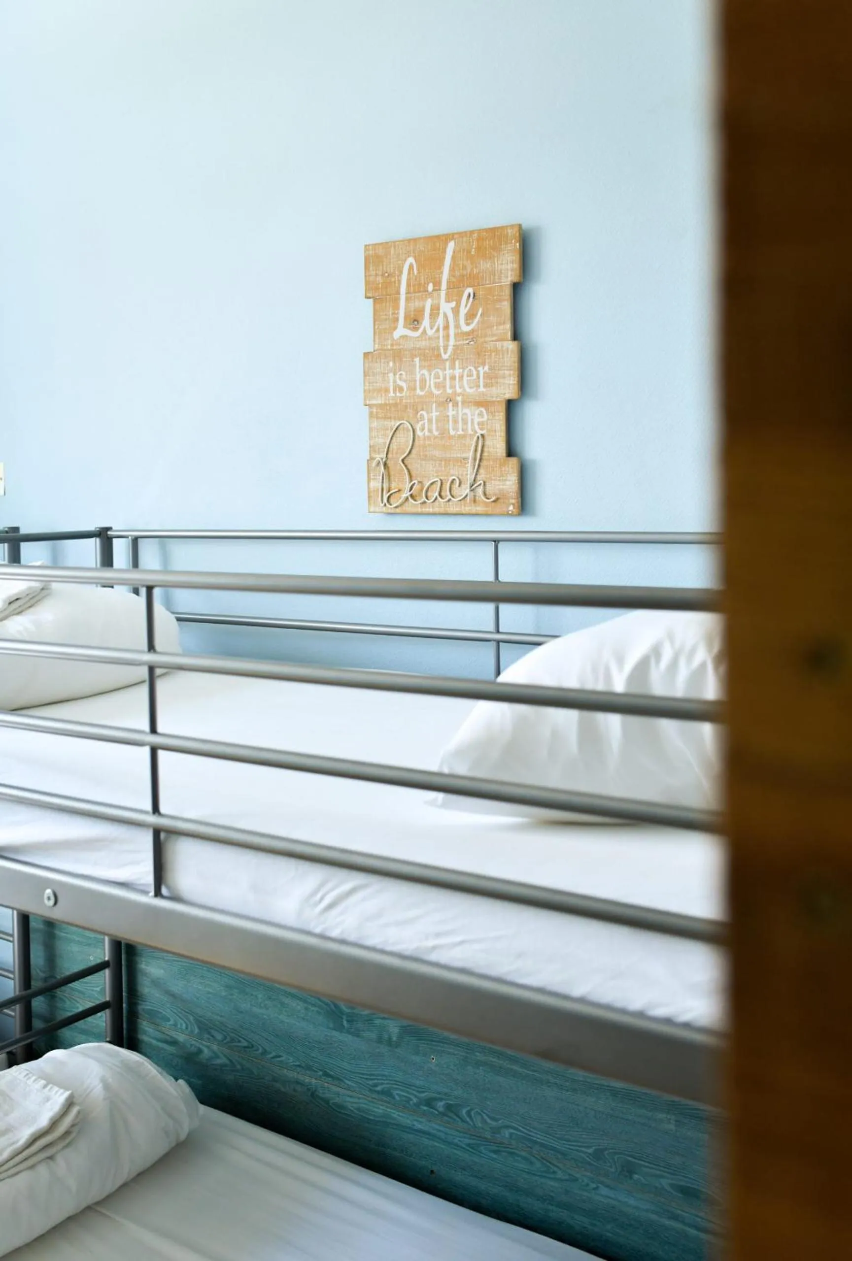 Bed in Single Fin Hotel & Lodge