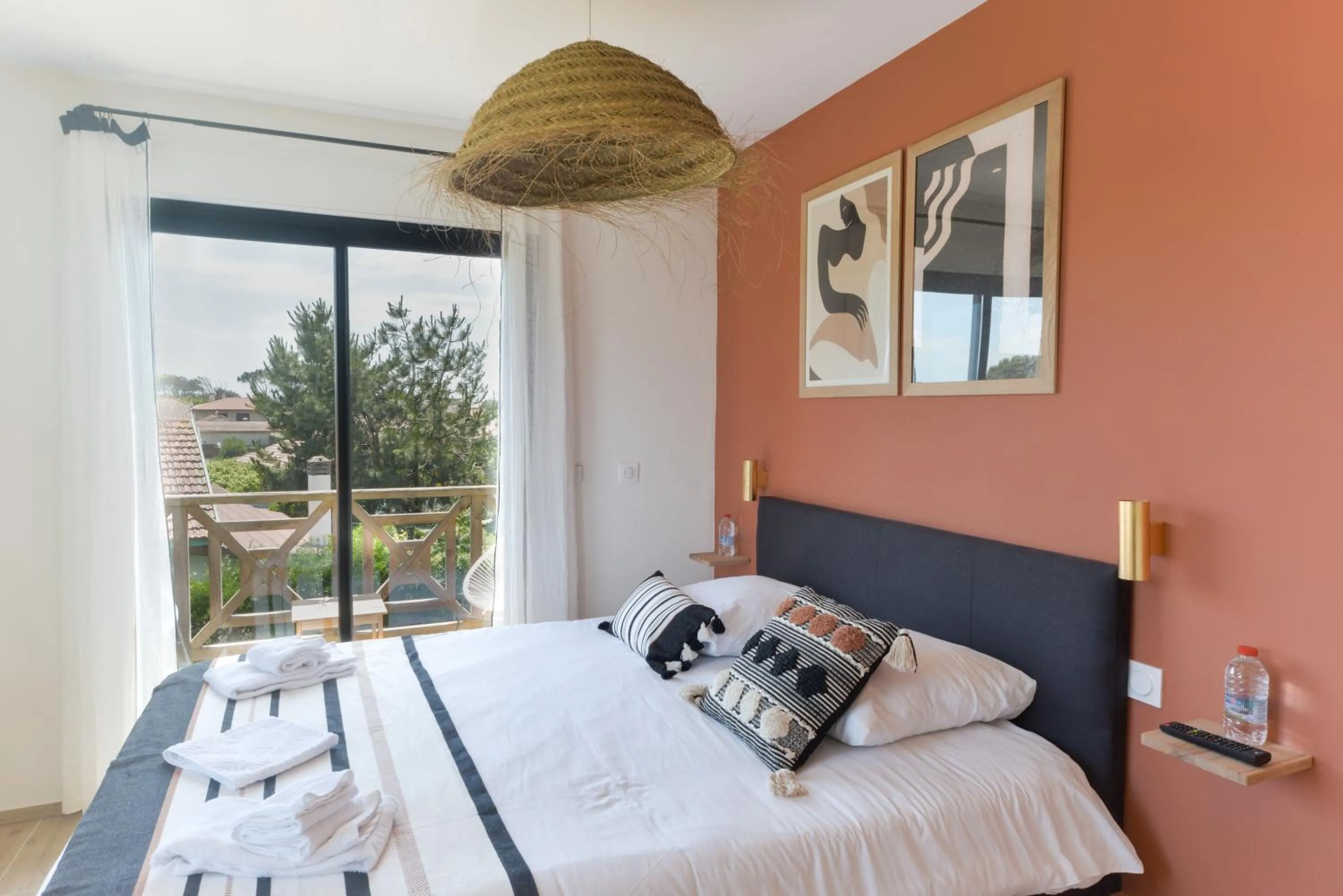 Bed in Single Fin Hotel & Lodge