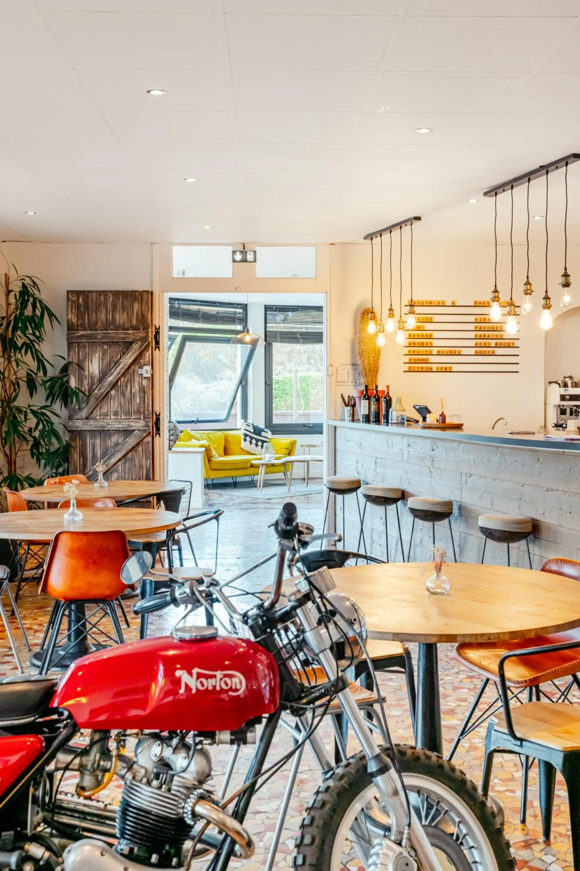 Single Fin Hotel & Lodge