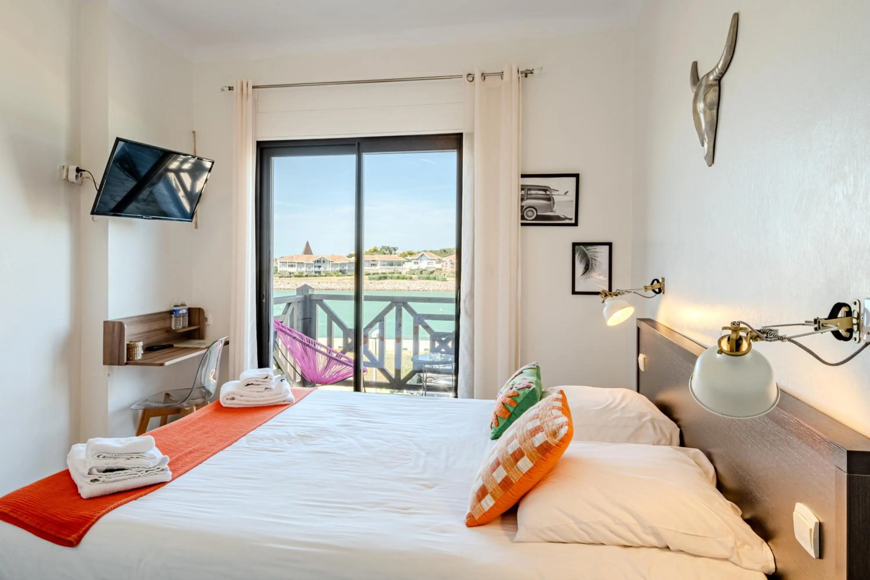 Bed in Single Fin Hotel & Lodge