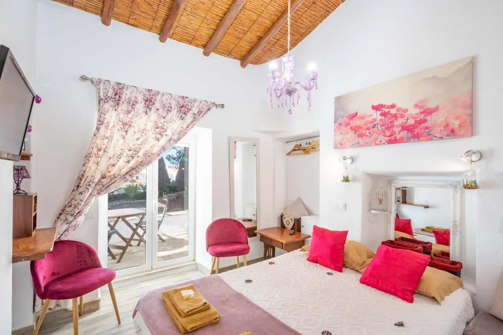 Bedroom, Bed in Bem Parece by Umbral