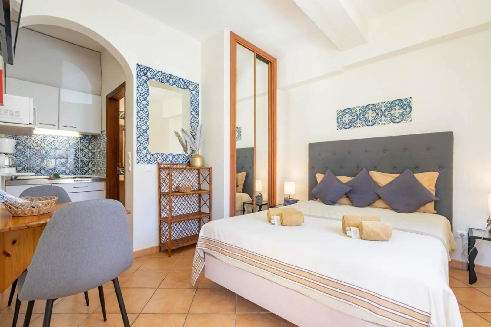 Bedroom, Bed in Bem Parece by Umbral