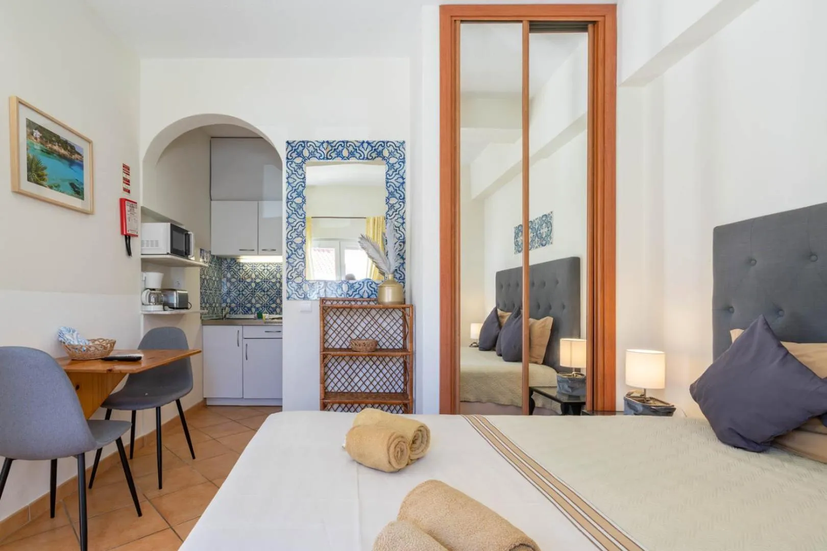 Bedroom, Bed in Bem Parece by Umbral