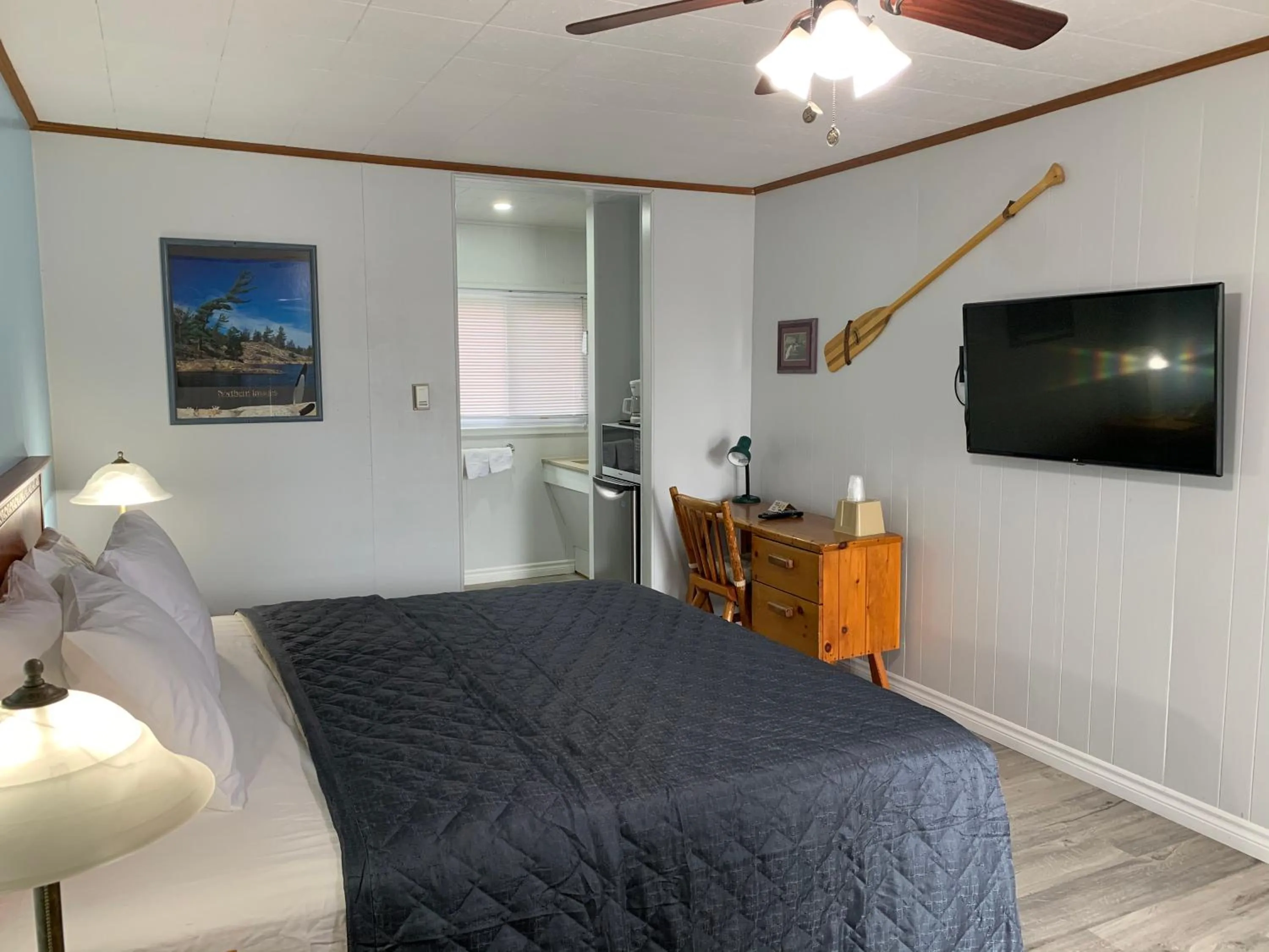 Bed in Town & Country Motel