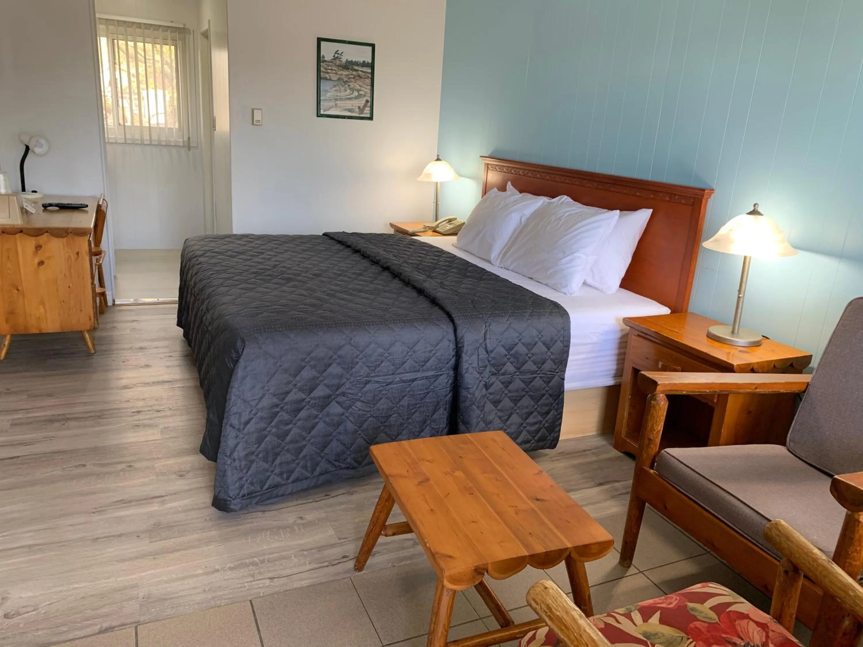 Bed in Town & Country Motel