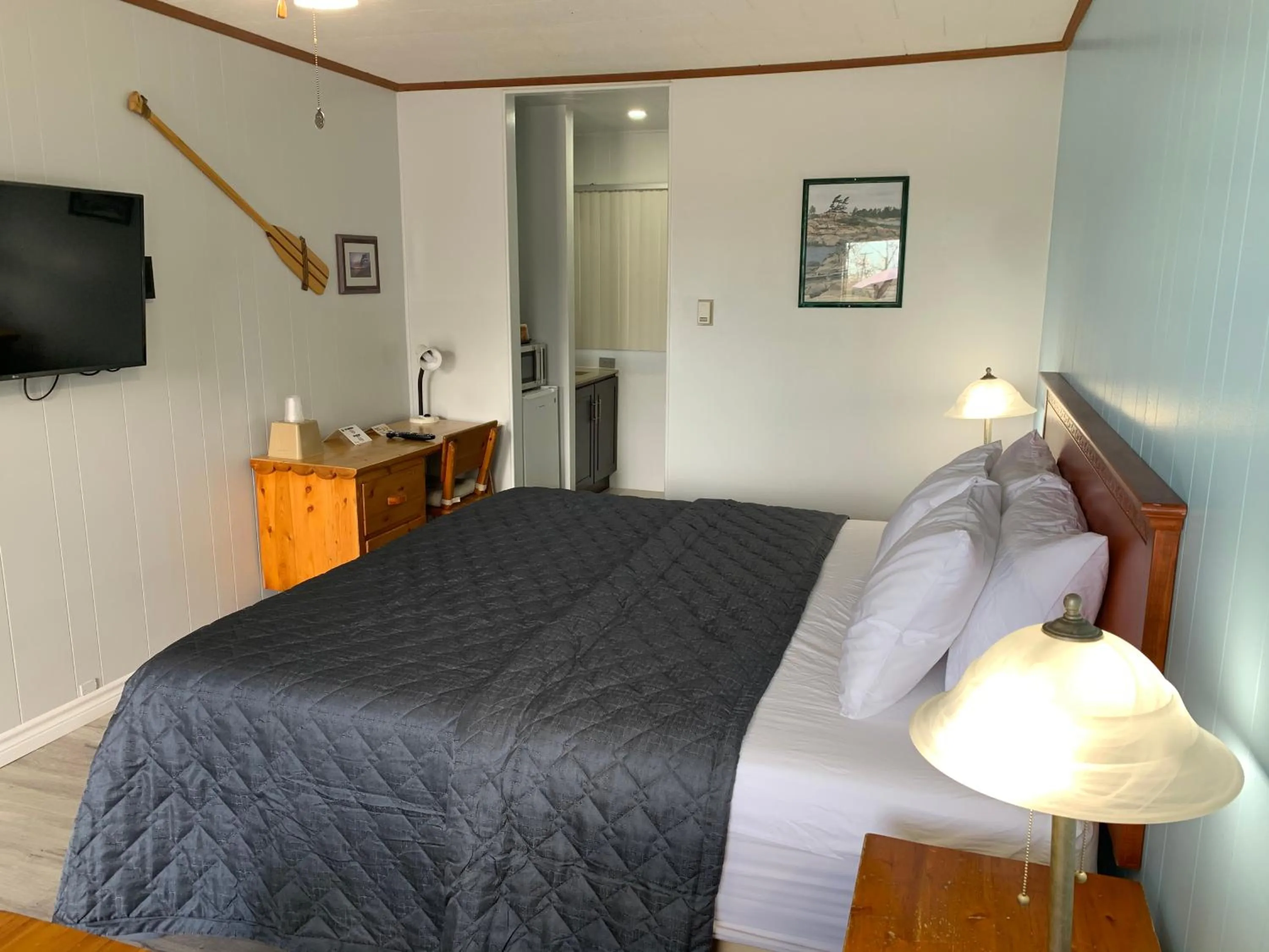 Bed in Town & Country Motel