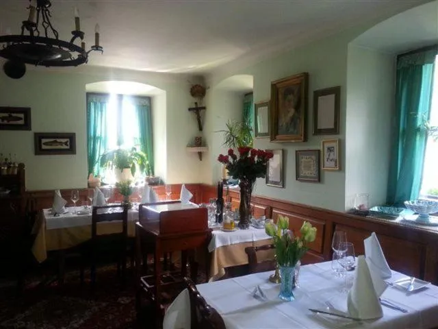 Restaurant/places to eat in Gasthof Hohlwegwirt