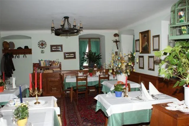 Restaurant/places to eat in Gasthof Hohlwegwirt