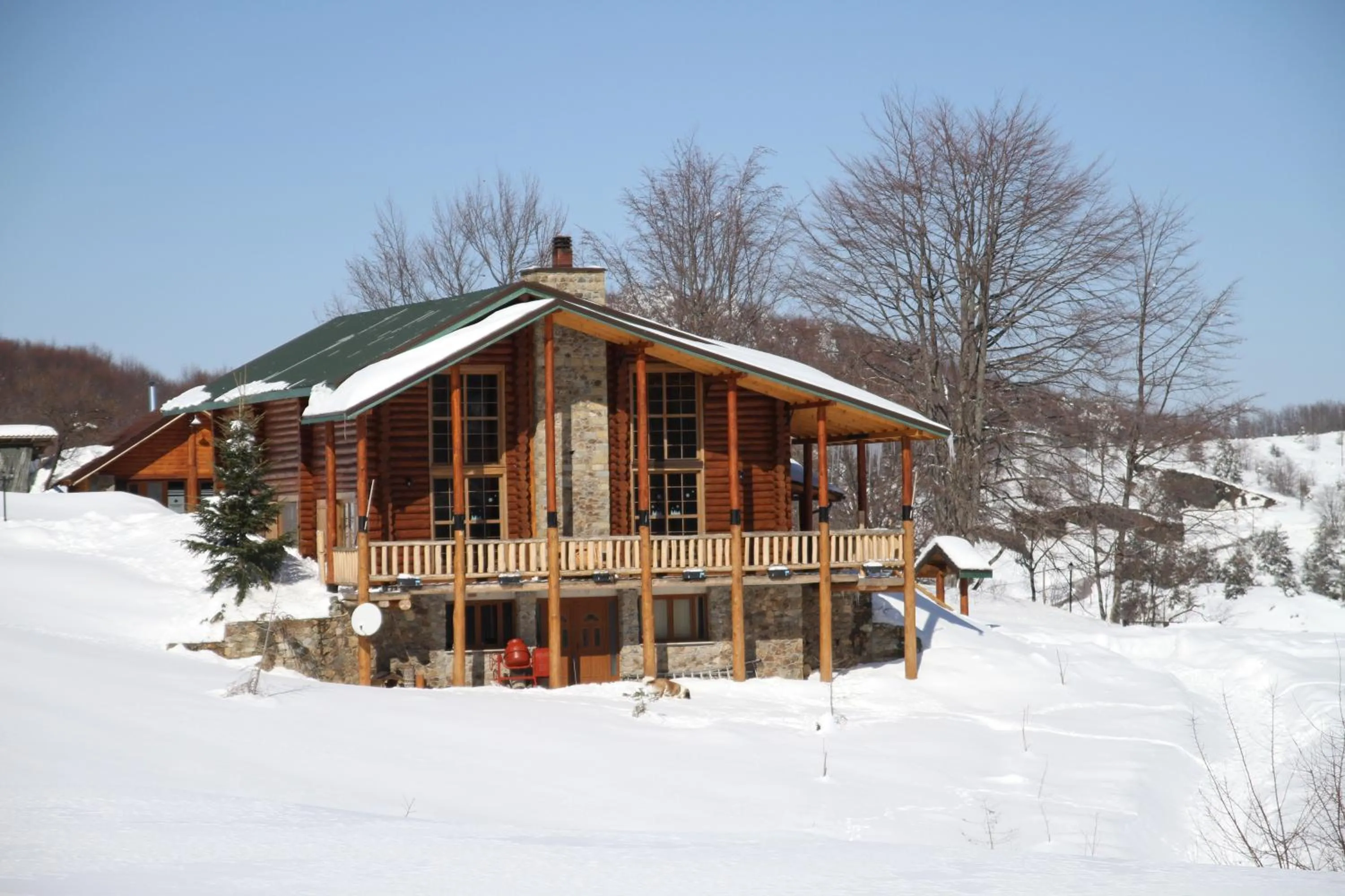 Restaurant/places to eat in Sfendamos Wood Village