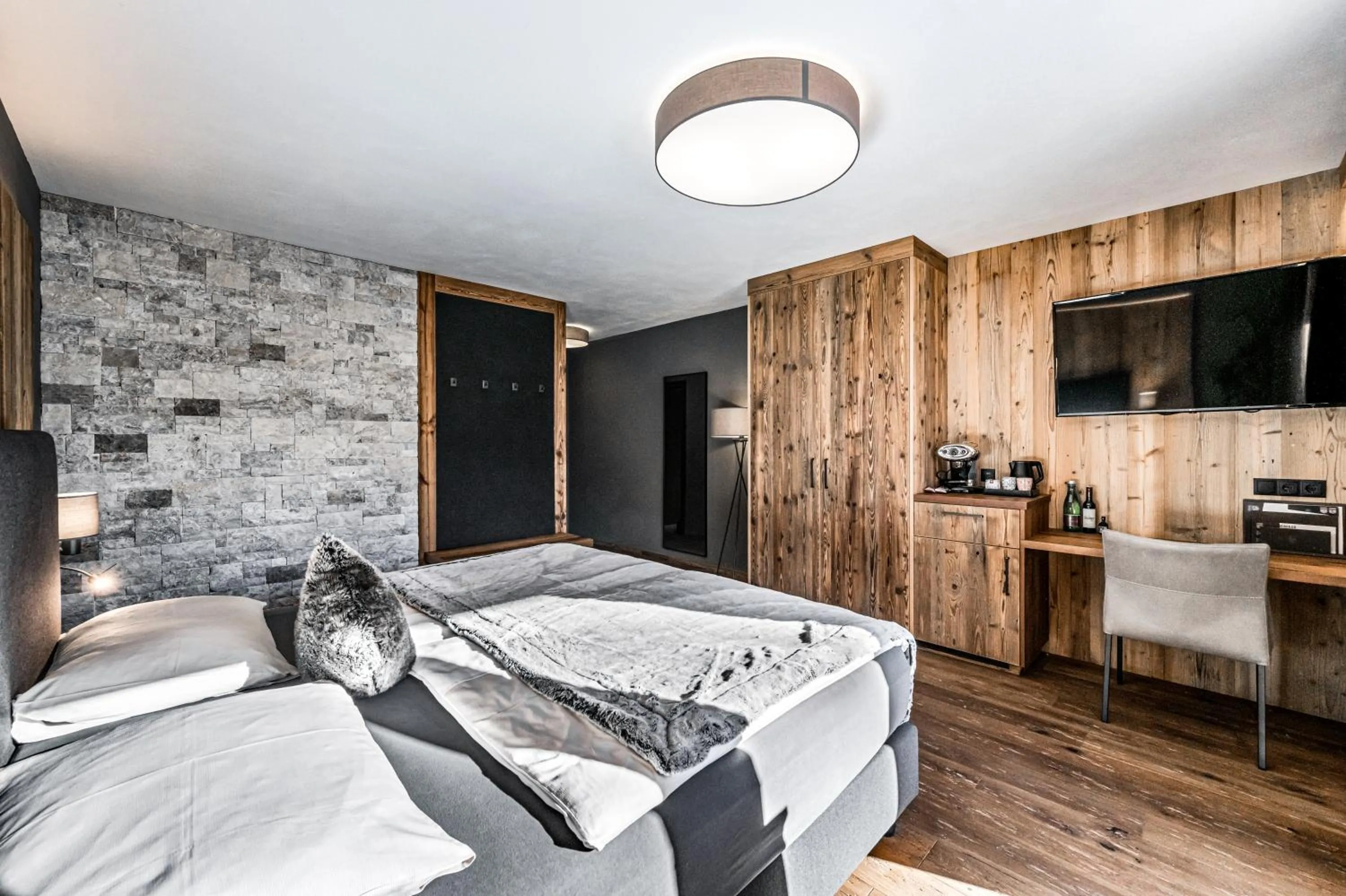 Photo of the whole room, Bed in ALMMONTE SENSUM SUITES - Funky Living Hotel