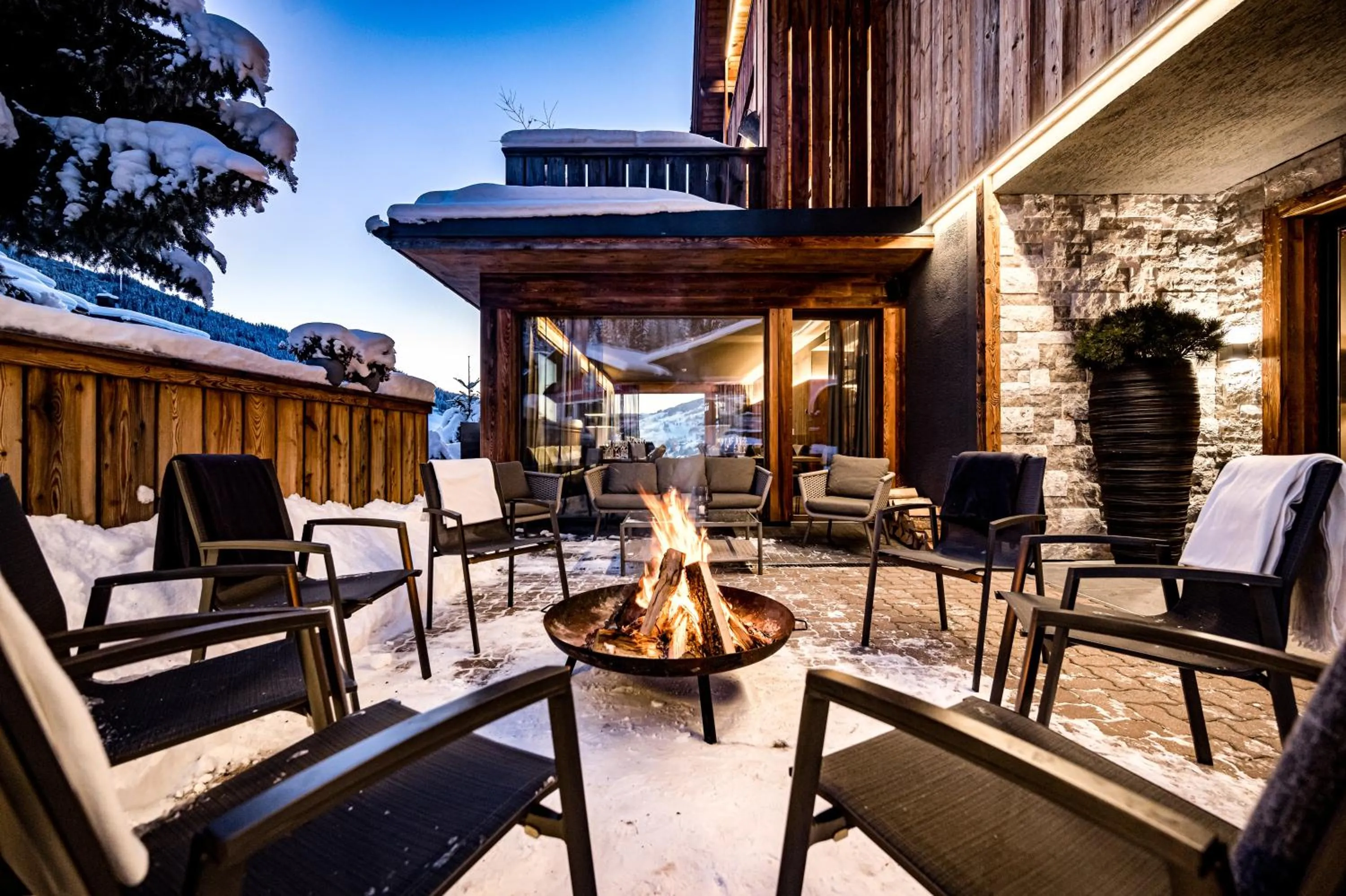 Lounge or bar in ALMMONTE SENSUM SUITES - Funky Living Hotel