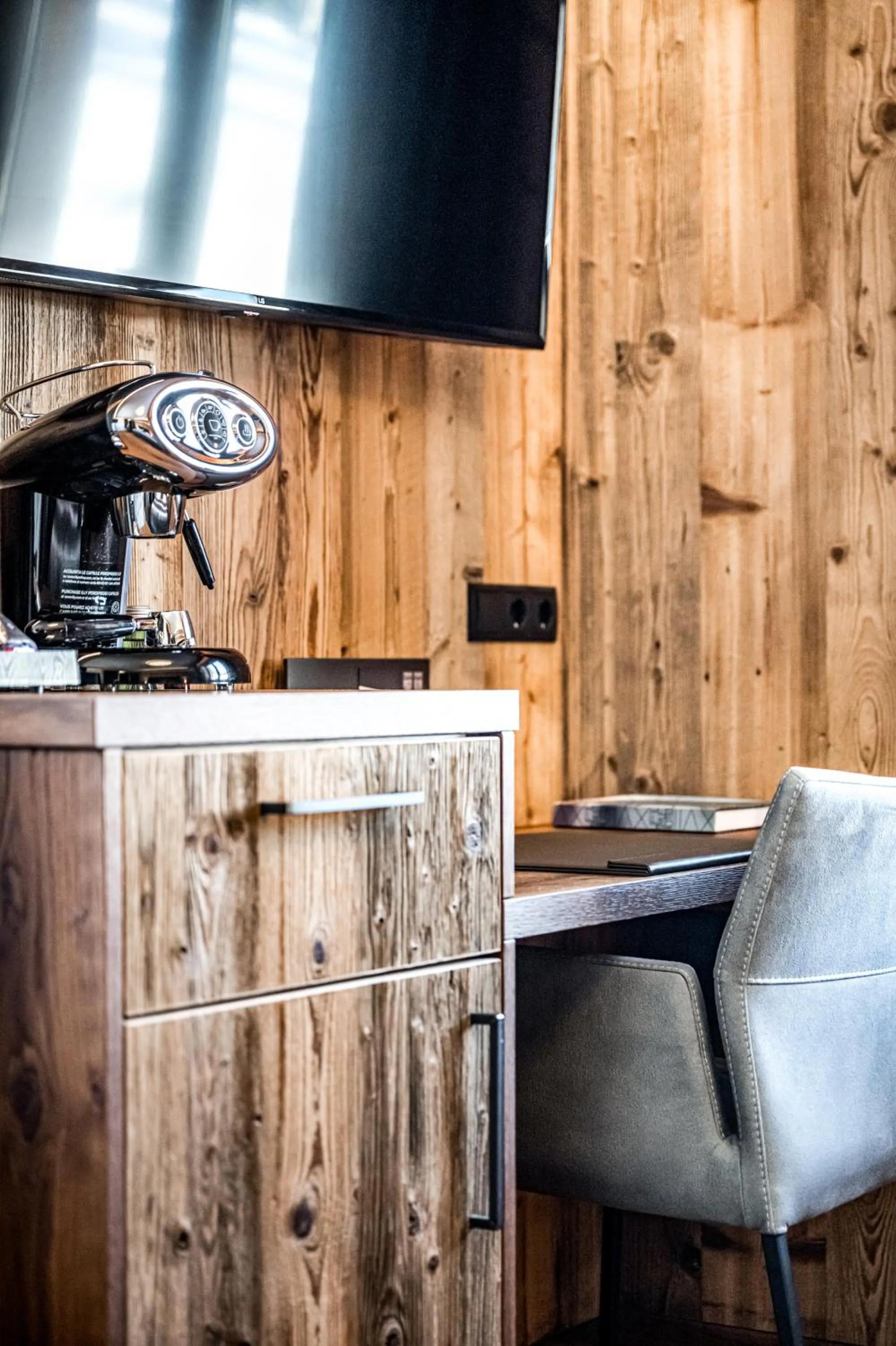 Coffee/tea facilities in ALMMONTE SENSUM SUITES - Funky Living Hotel