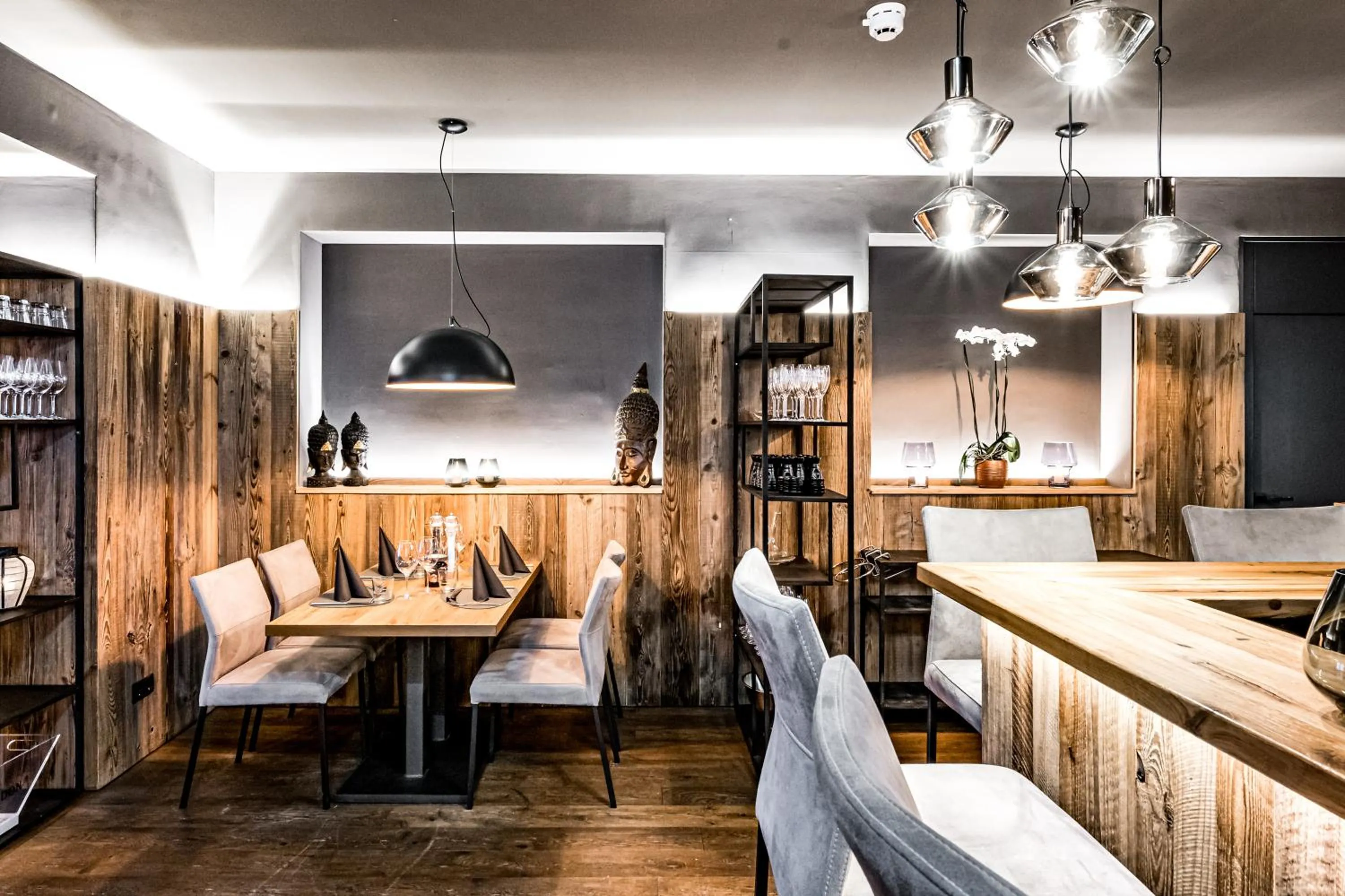 Restaurant/places to eat in ALMMONTE SENSUM SUITES - Funky Living Hotel