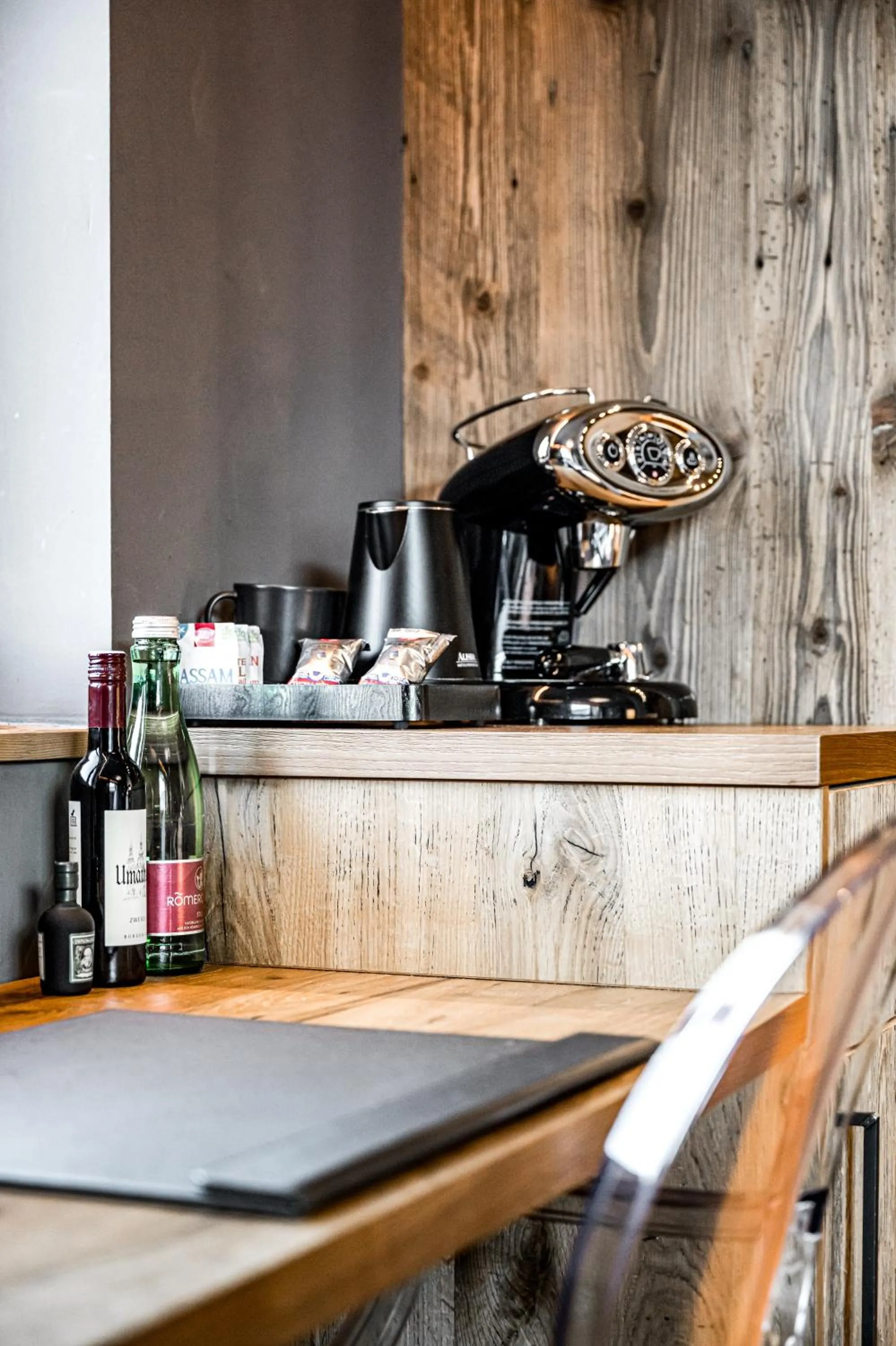 Coffee/tea facilities in ALMMONTE SENSUM SUITES - Funky Living Hotel