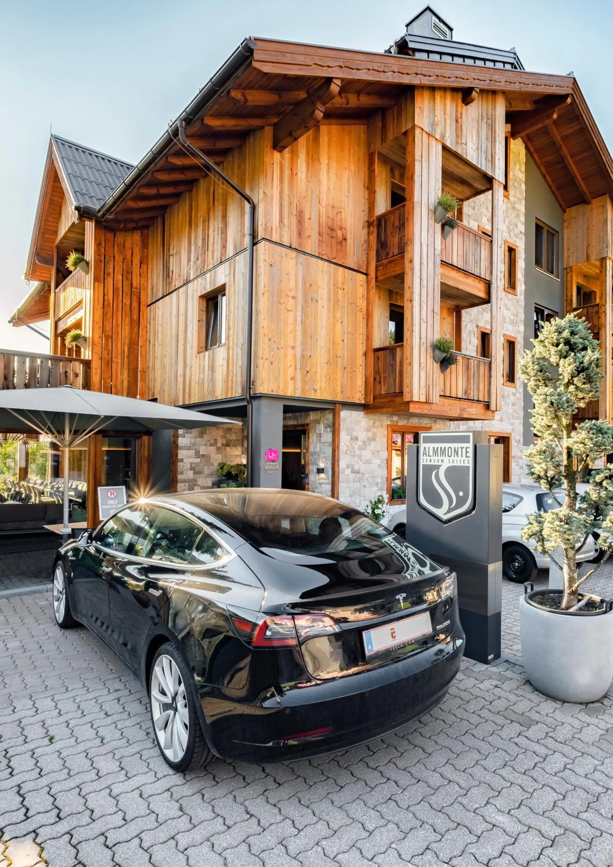 Property building in ALMMONTE SENSUM SUITES - Funky Living Hotel