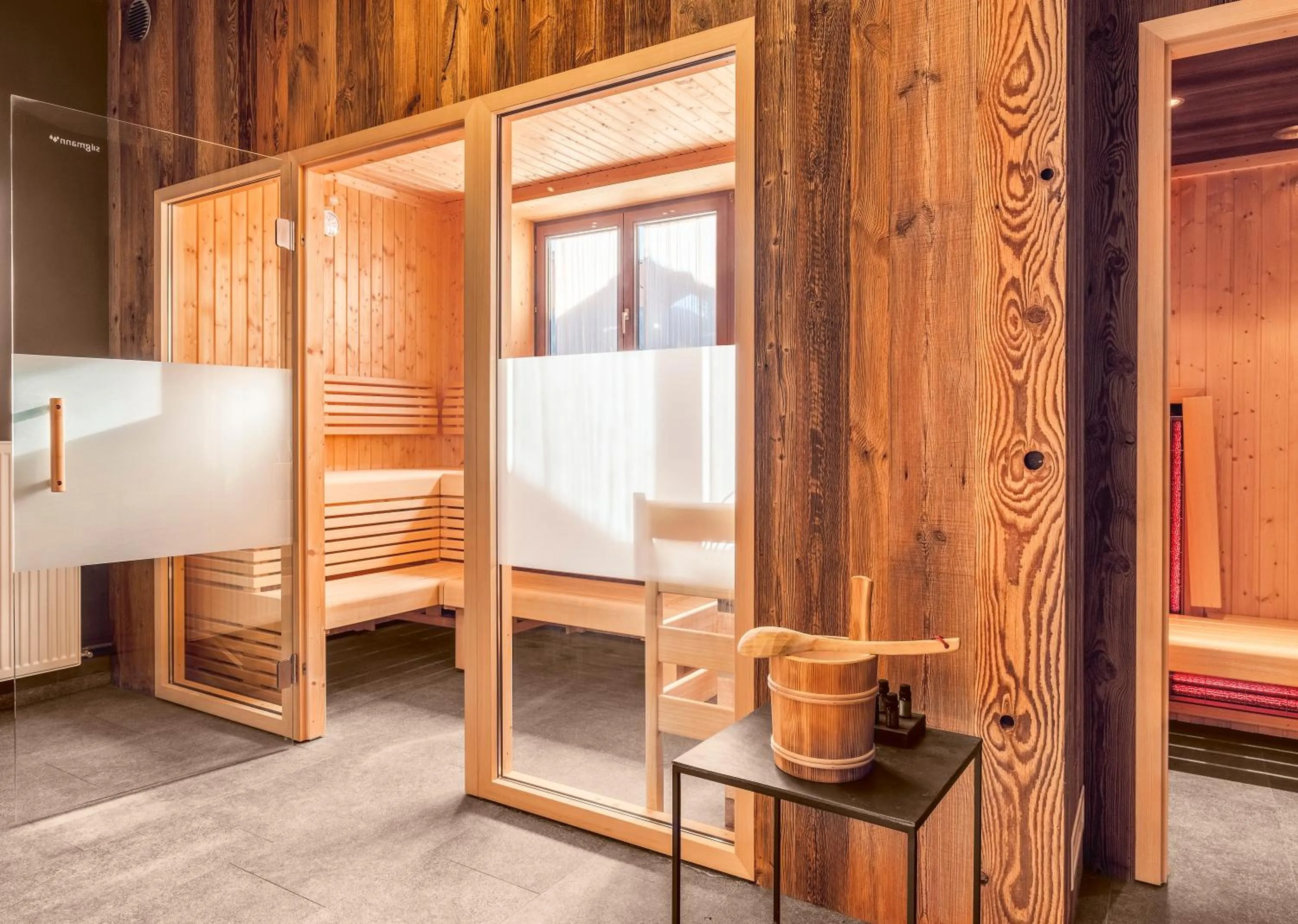 Sauna, Bed in ALMMONTE SENSUM SUITES - Funky Living Hotel