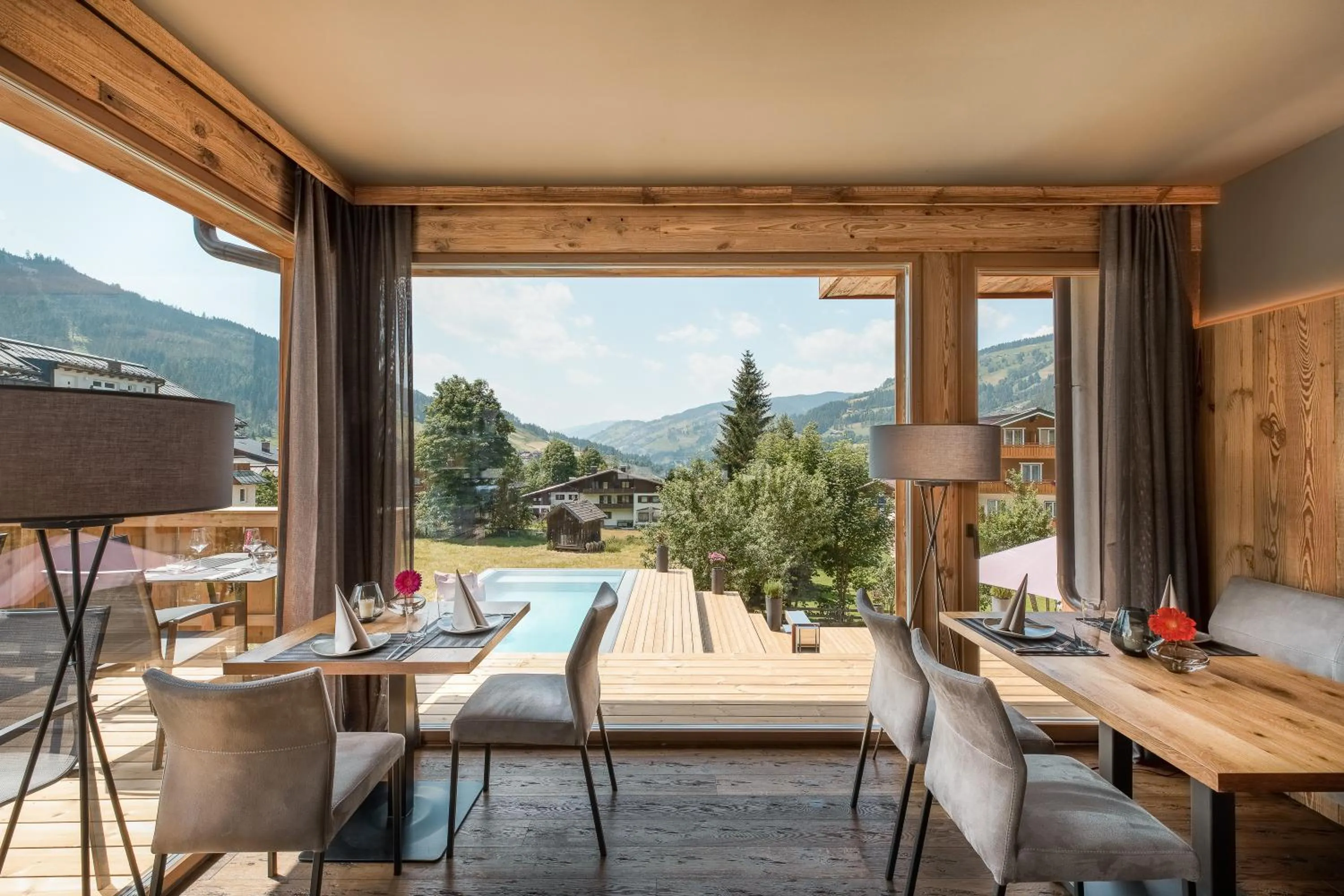 Restaurant/places to eat in ALMMONTE SENSUM SUITES - Funky Living Hotel