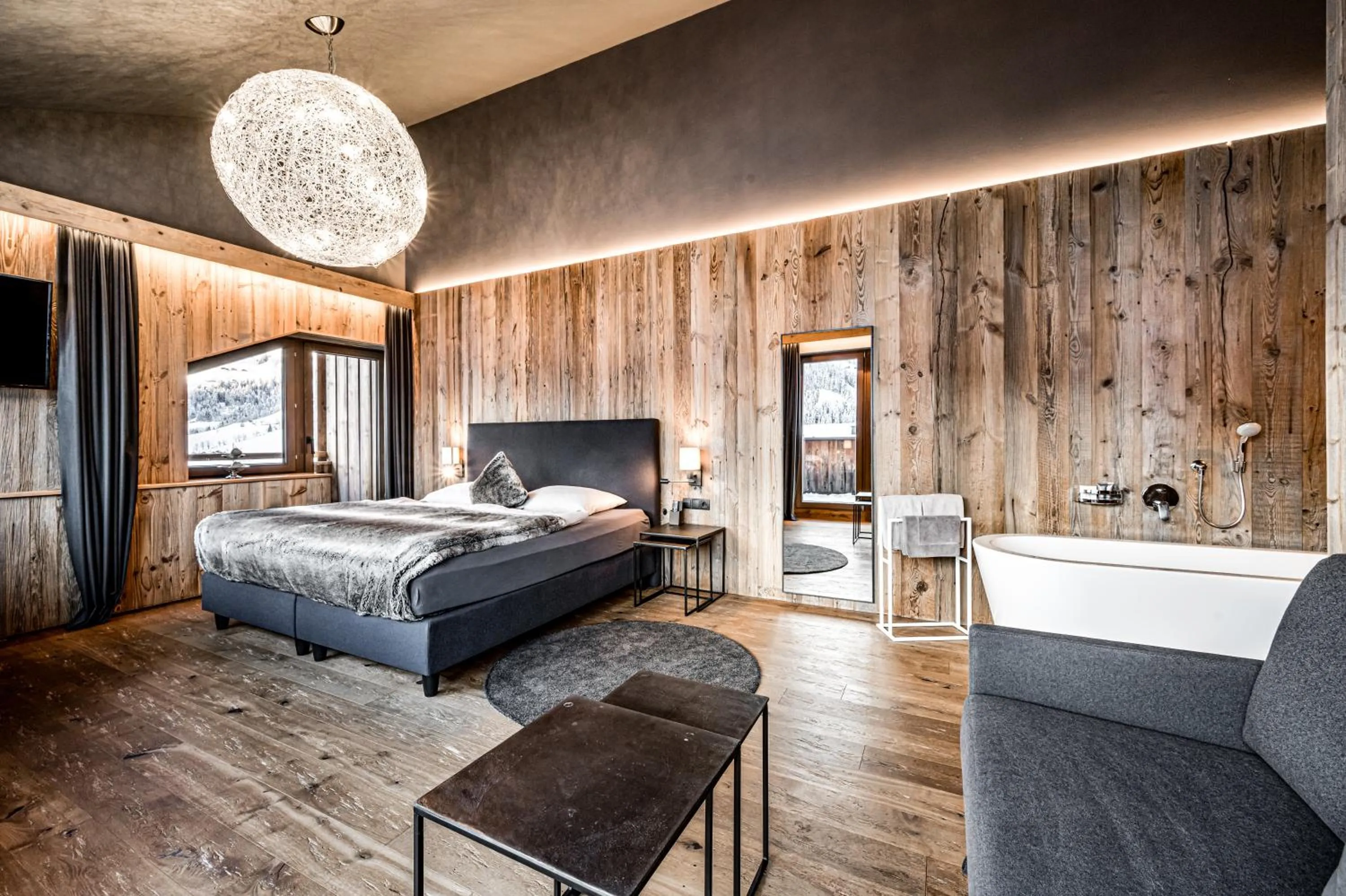 Photo of the whole room, Bed in ALMMONTE SENSUM SUITES - Funky Living Hotel