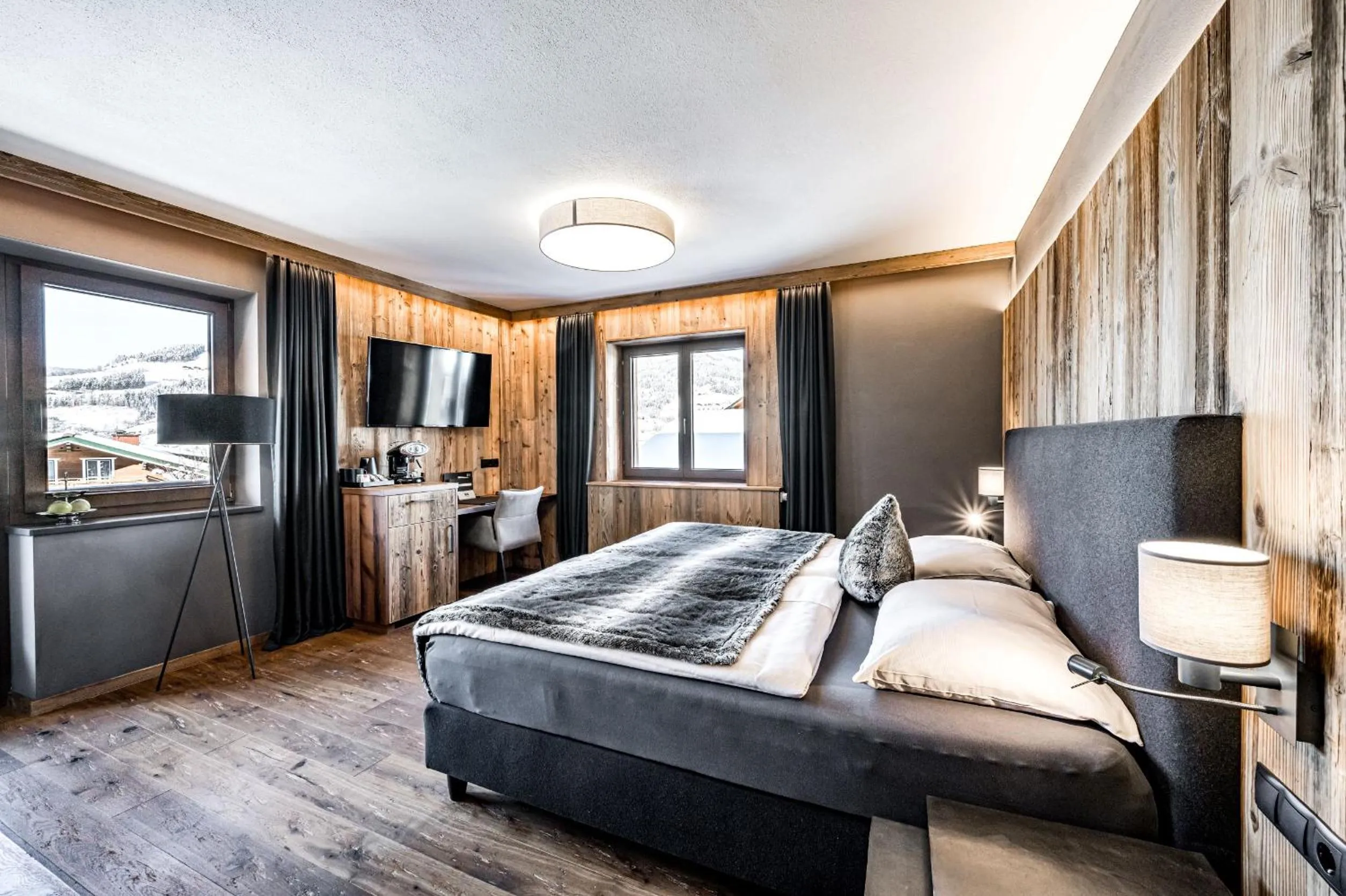 Photo of the whole room, Bed in ALMMONTE SENSUM SUITES - Funky Living Hotel