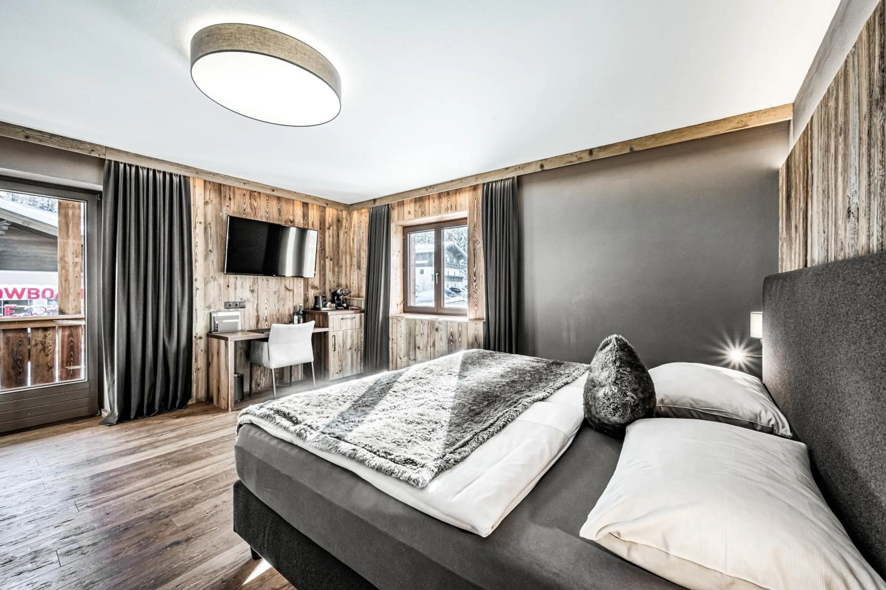 Photo of the whole room, Bed in ALMMONTE SENSUM SUITES - Funky Living Hotel
