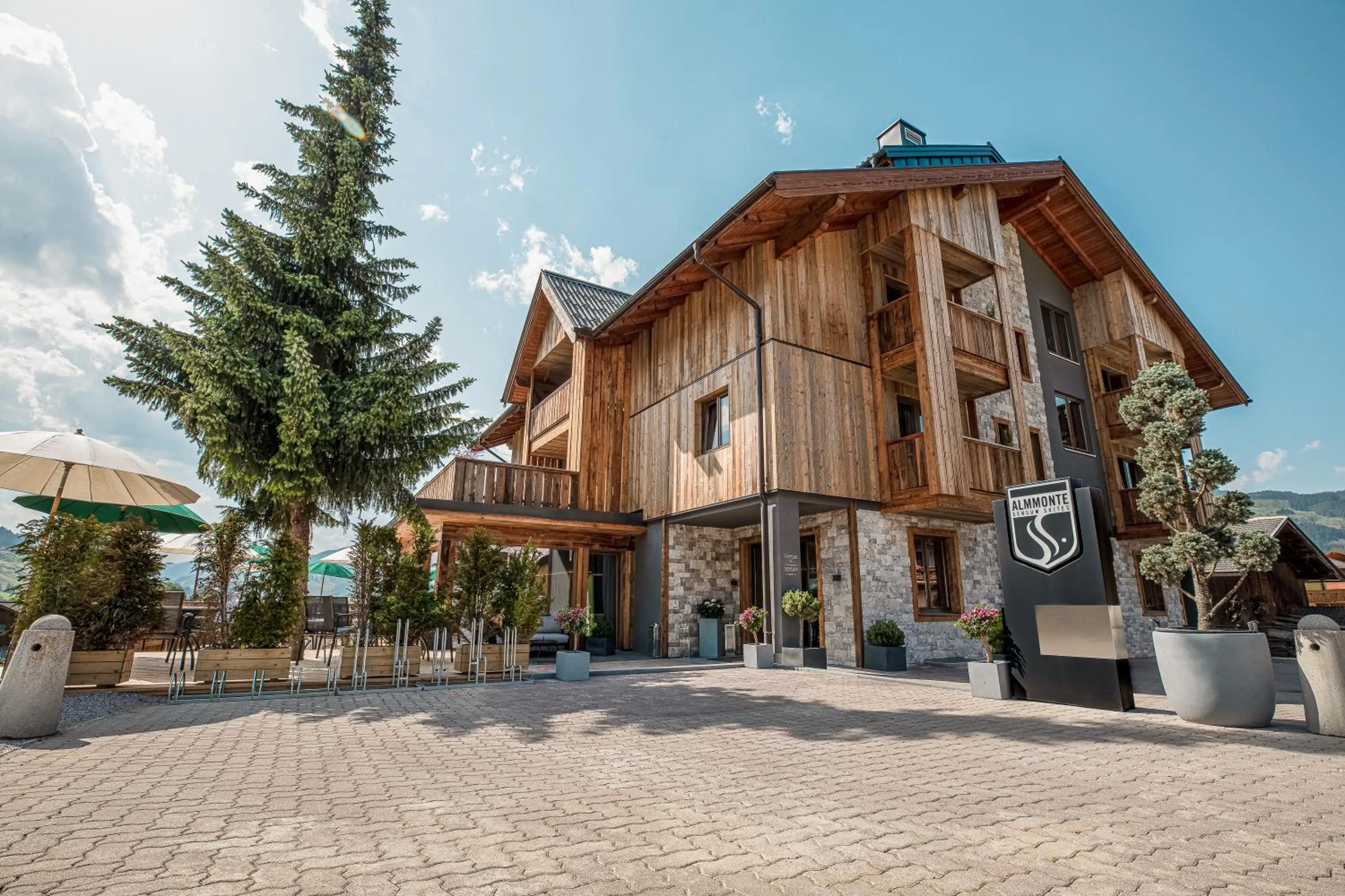 Property building in ALMMONTE SENSUM SUITES - Funky Living Hotel