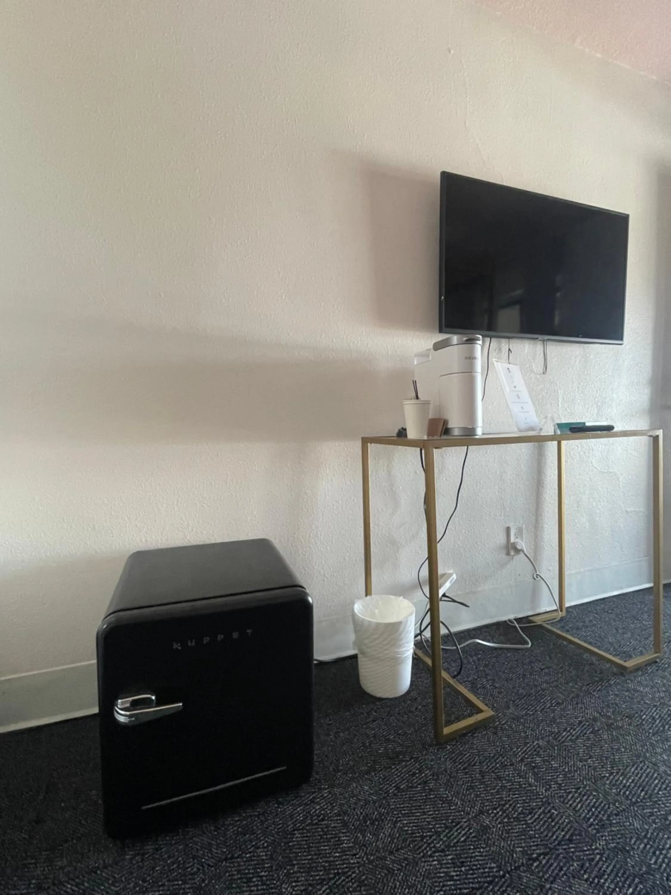 TV and multimedia in Rainbow Motel