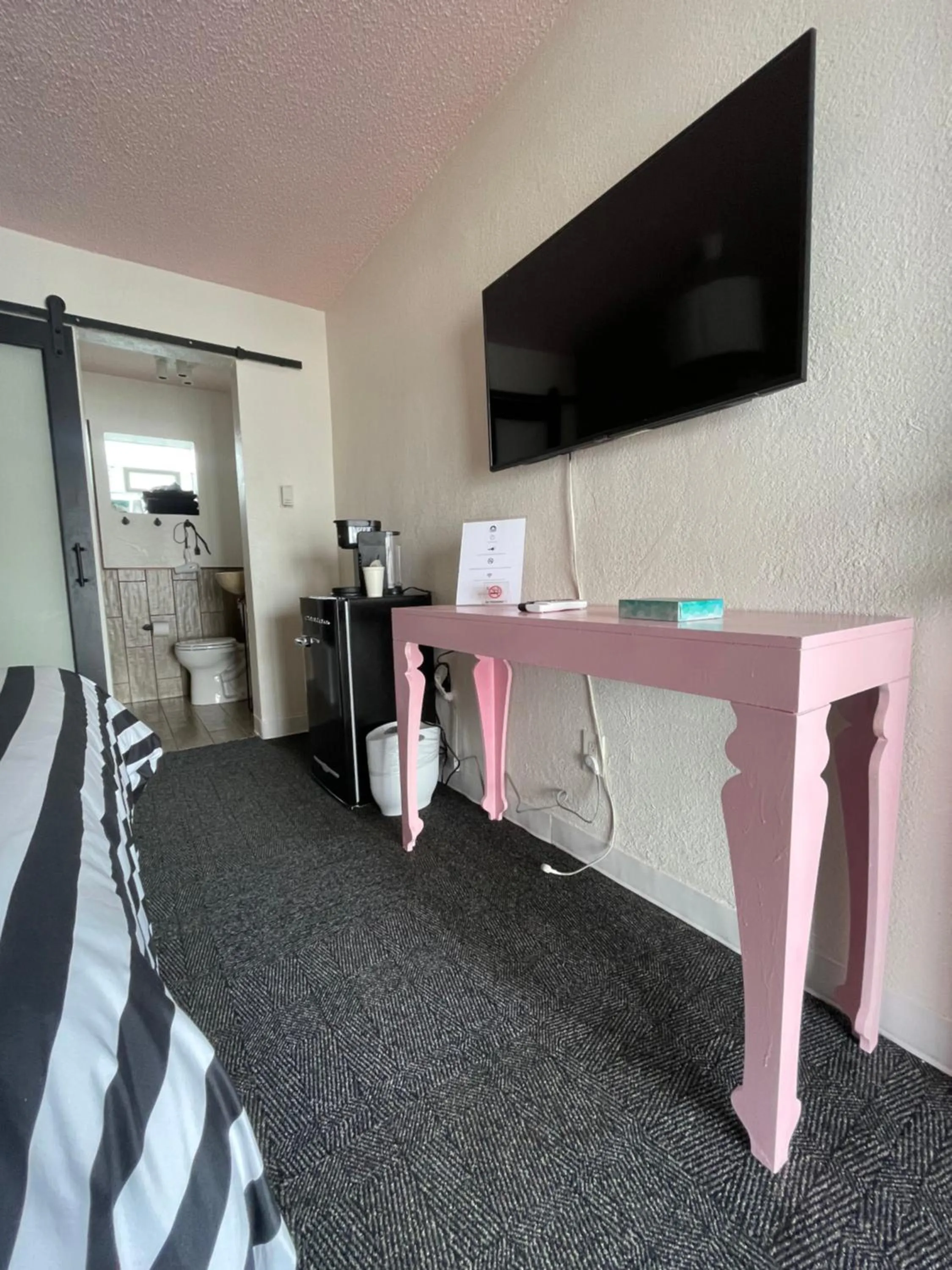 Bed in Rainbow Motel