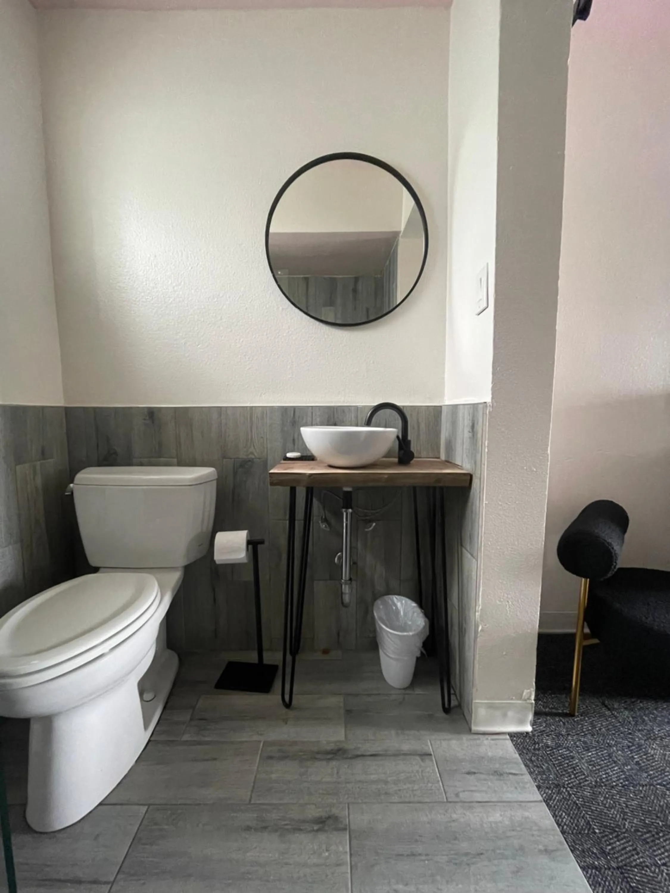 Toilet in Rainbow Motel