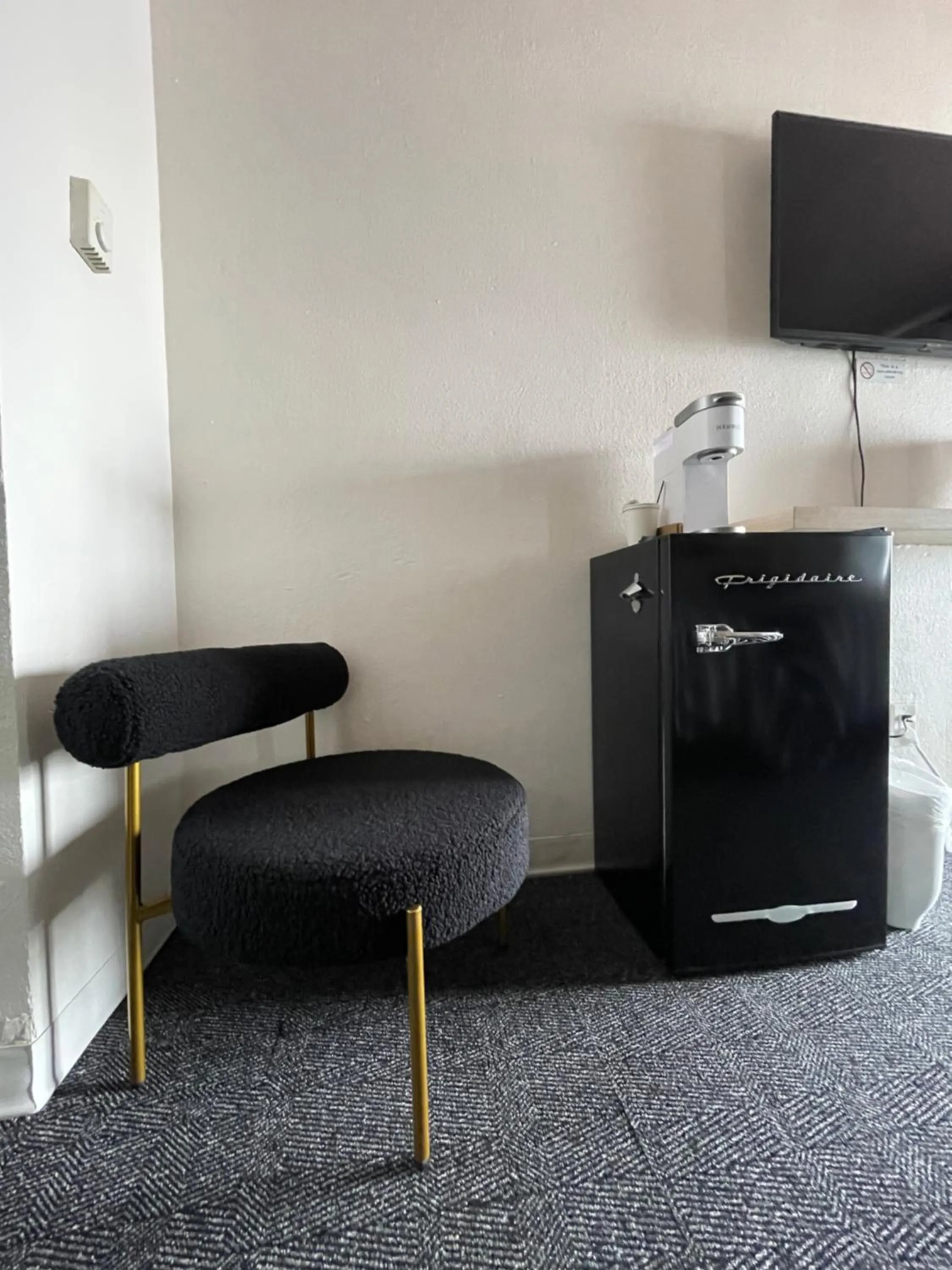 TV and multimedia in Rainbow Motel