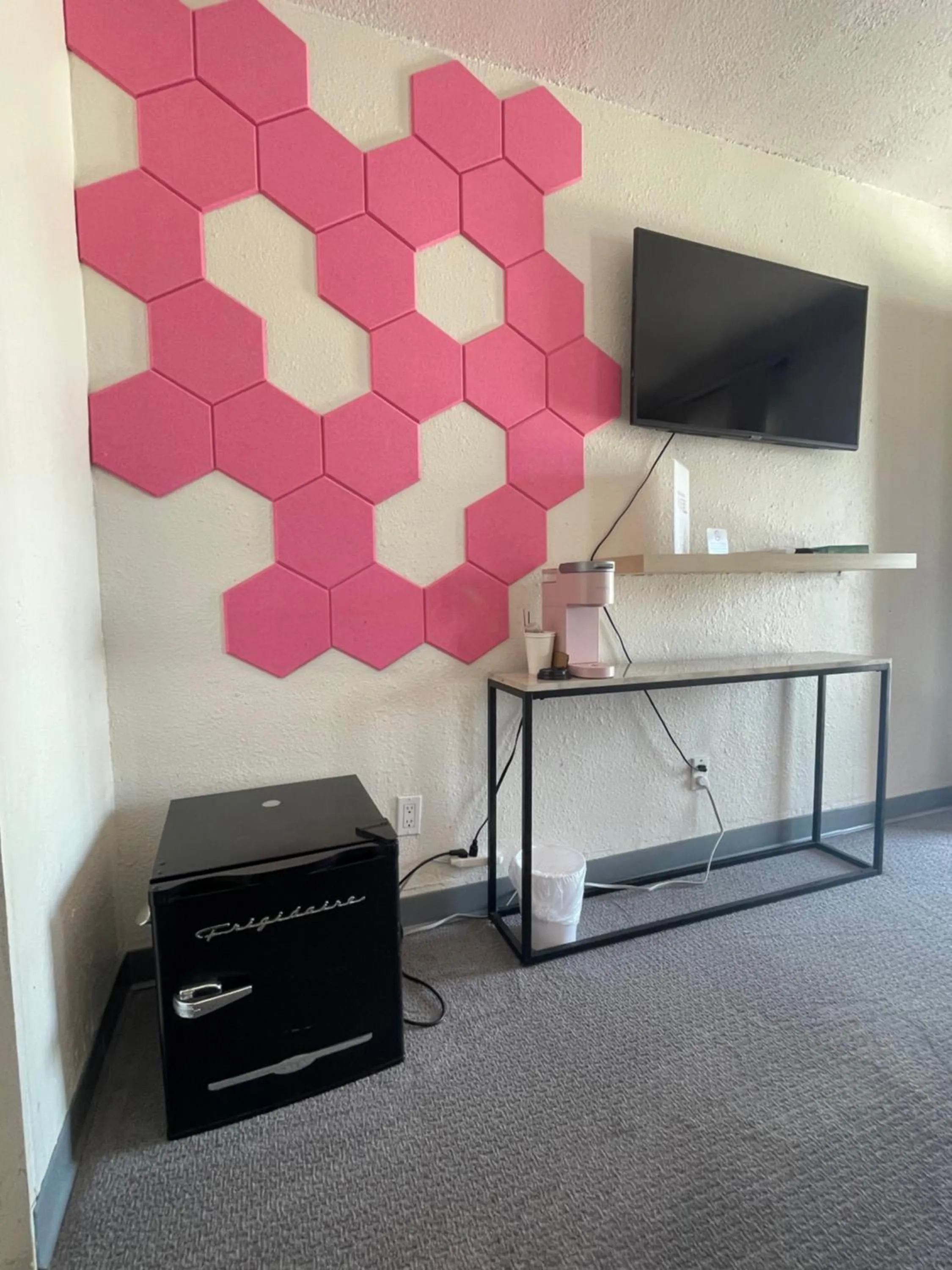 TV and multimedia in Rainbow Motel