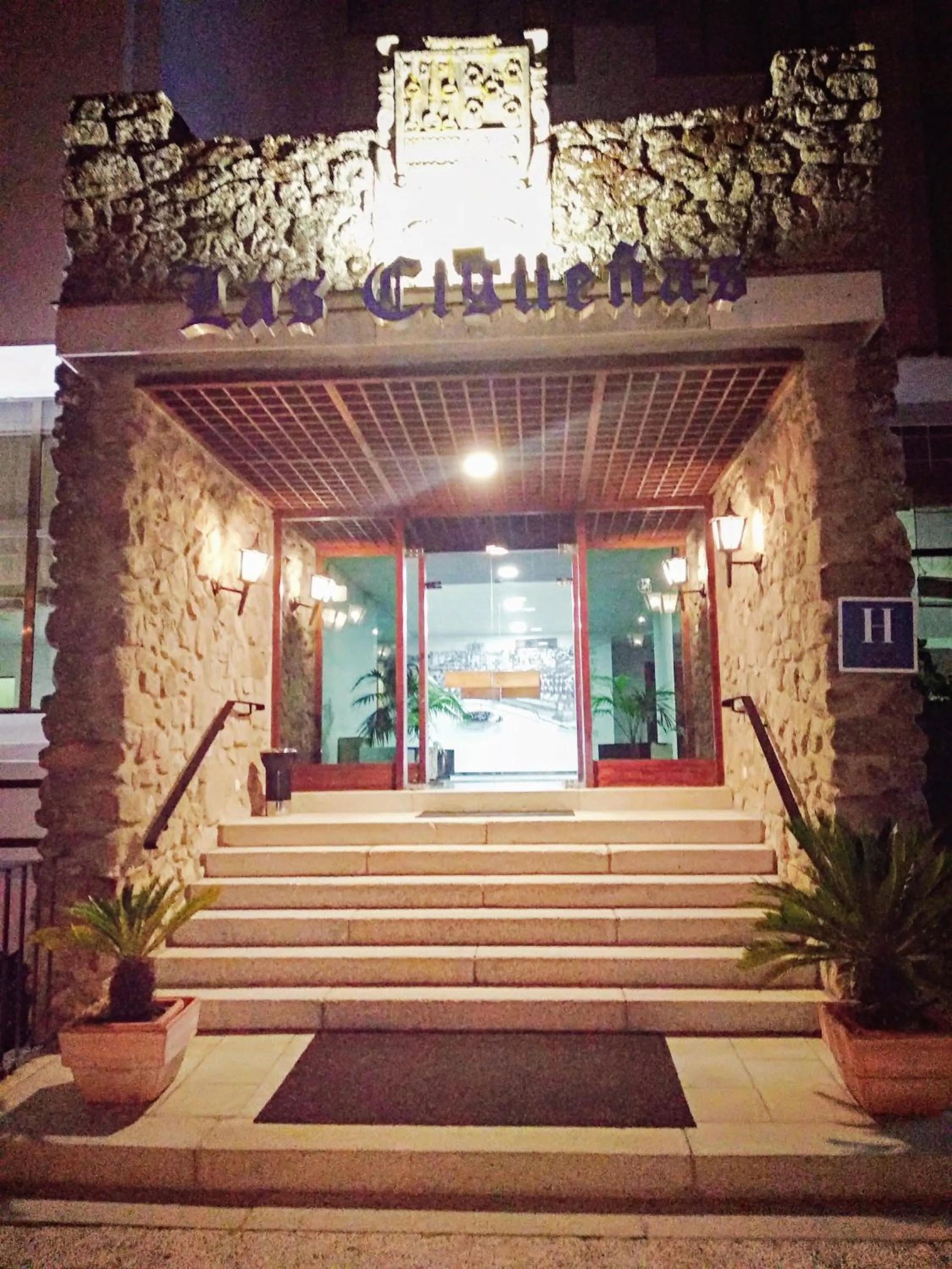 Facade/entrance in Hotel Las Cigüeñas