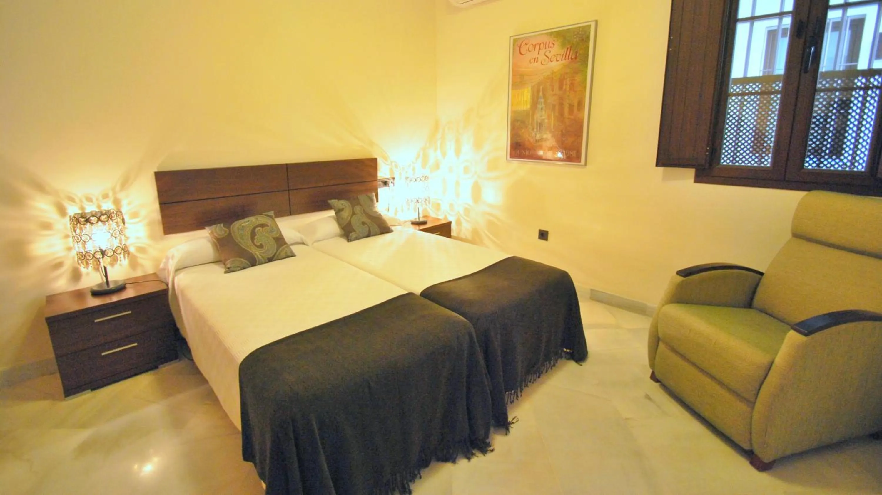 Bedroom, Bed in Living-Sevilla Apartments San Lorenzo