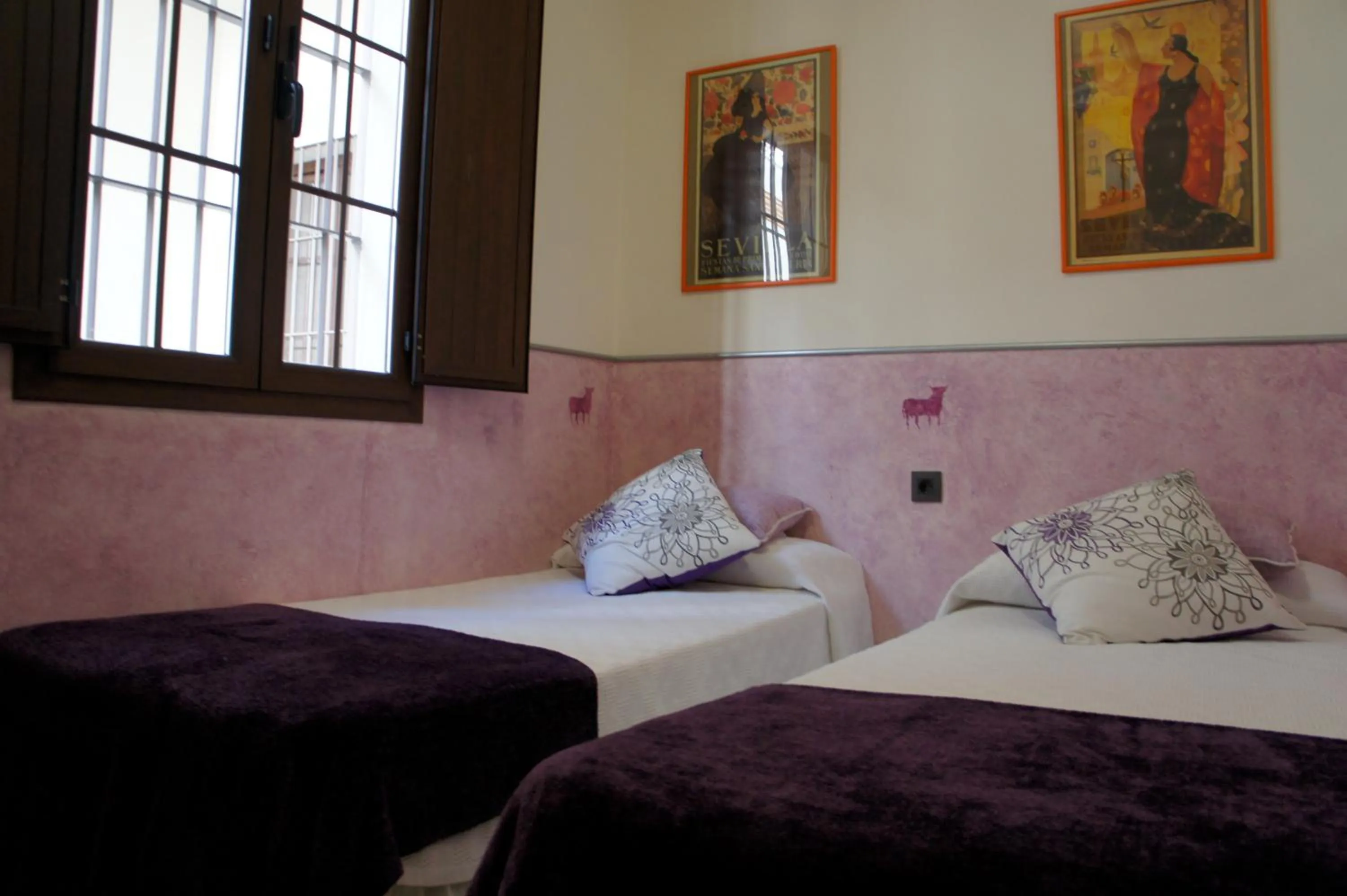 Bedroom, Bed in Living-Sevilla Apartments San Lorenzo