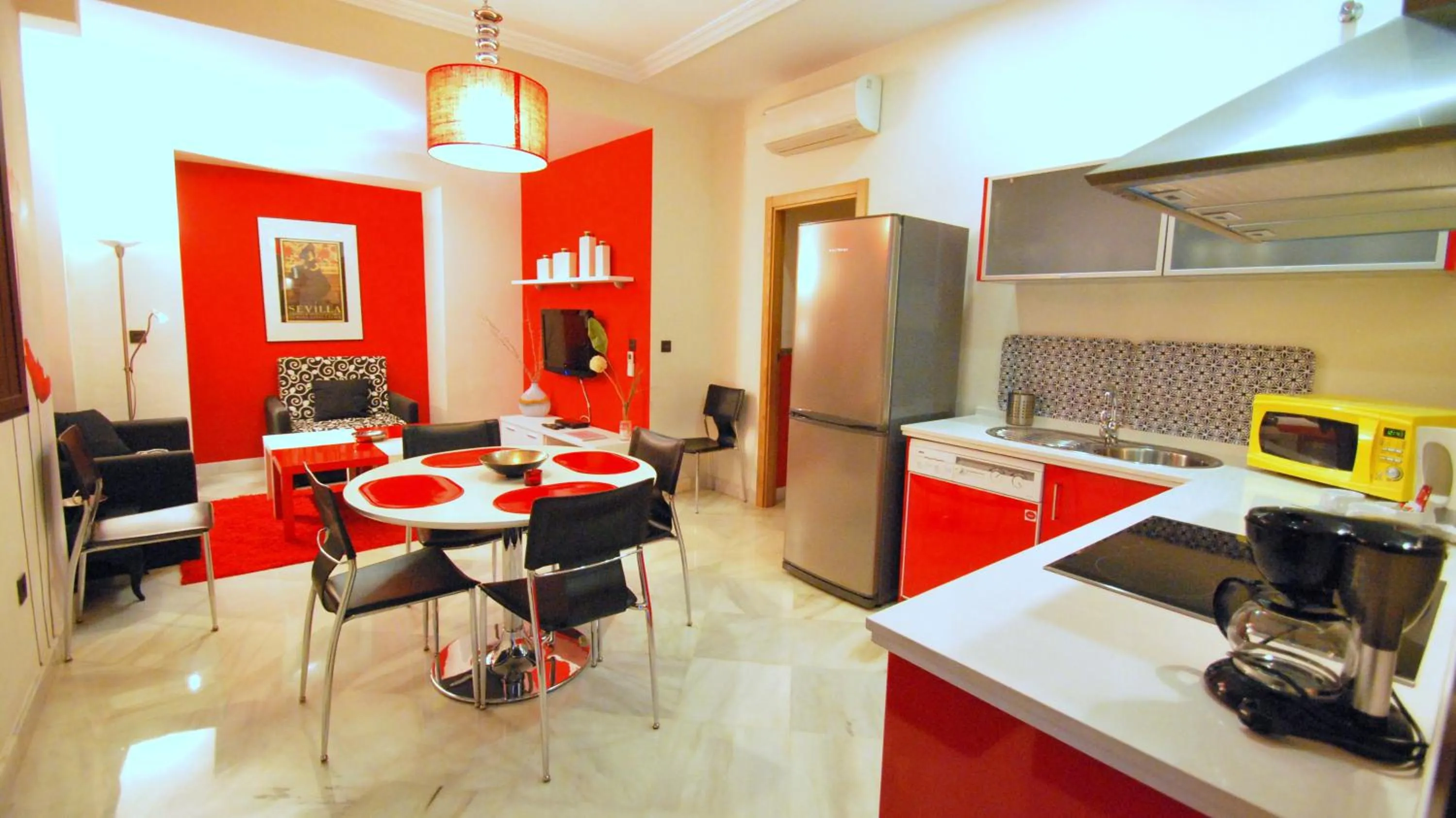 Kitchen or kitchenette in Living-Sevilla Apartments San Lorenzo
