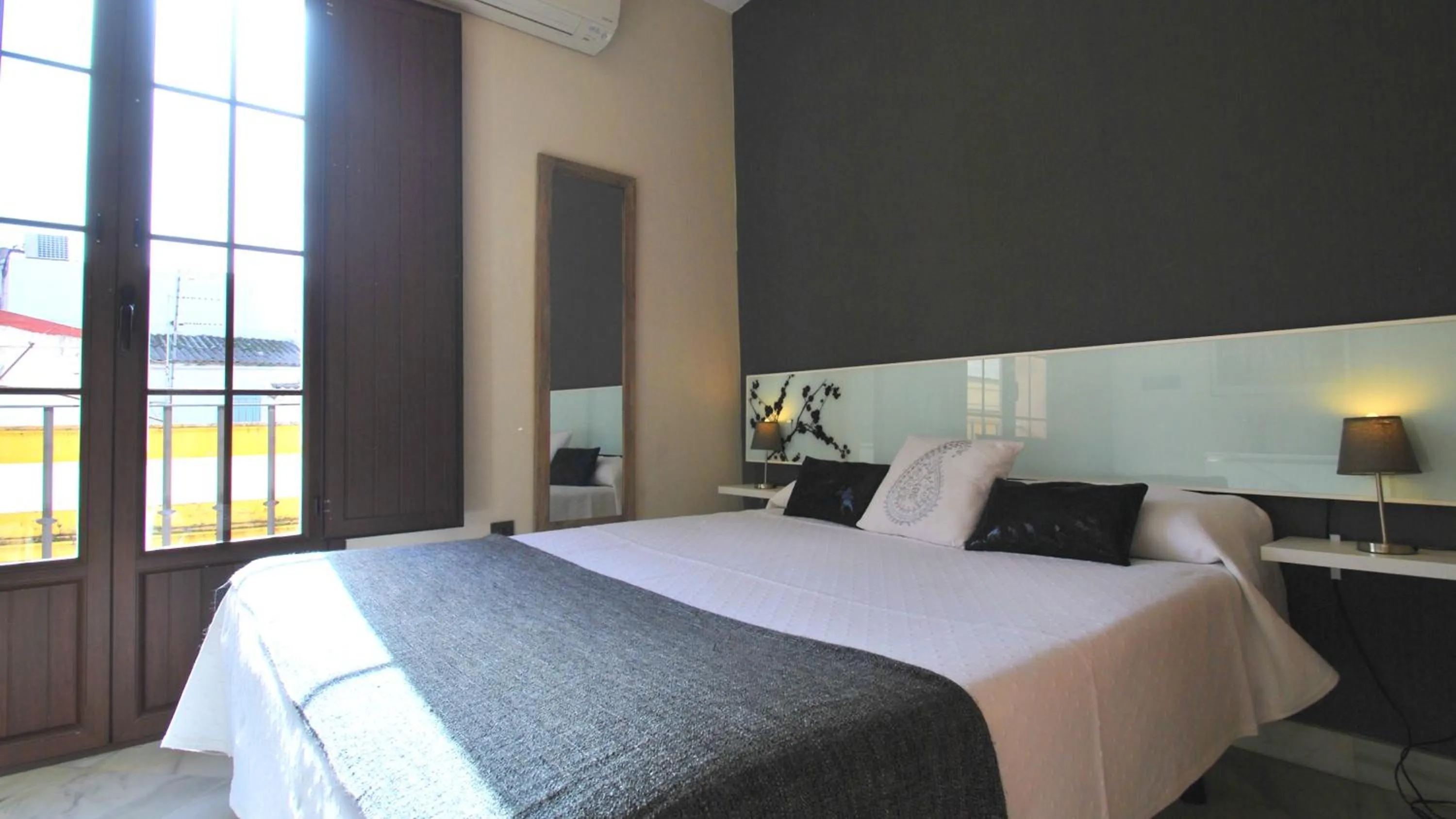 Bedroom, Bed in Living-Sevilla Apartments San Lorenzo
