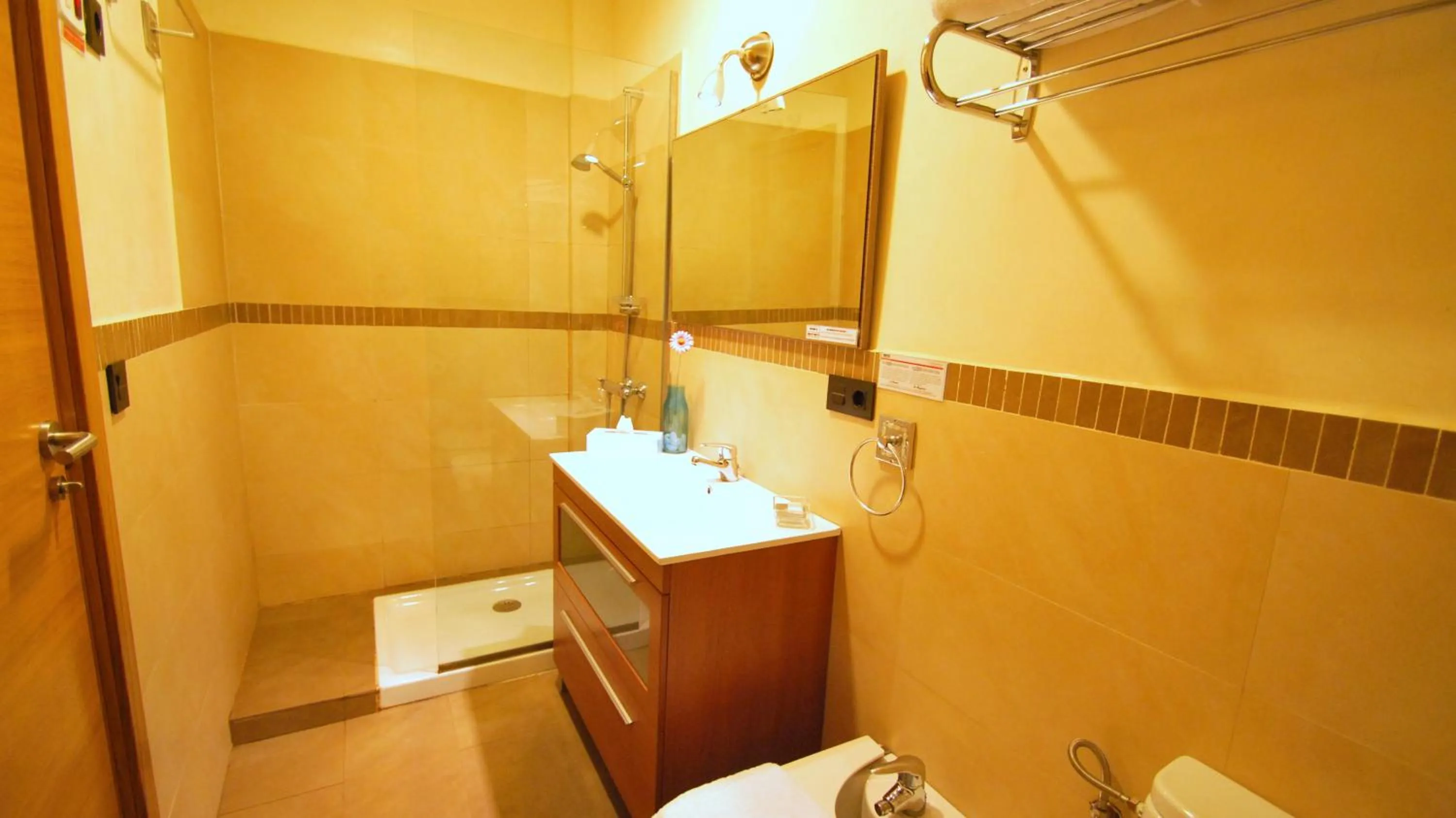 Bathroom in Living-Sevilla Apartments San Lorenzo