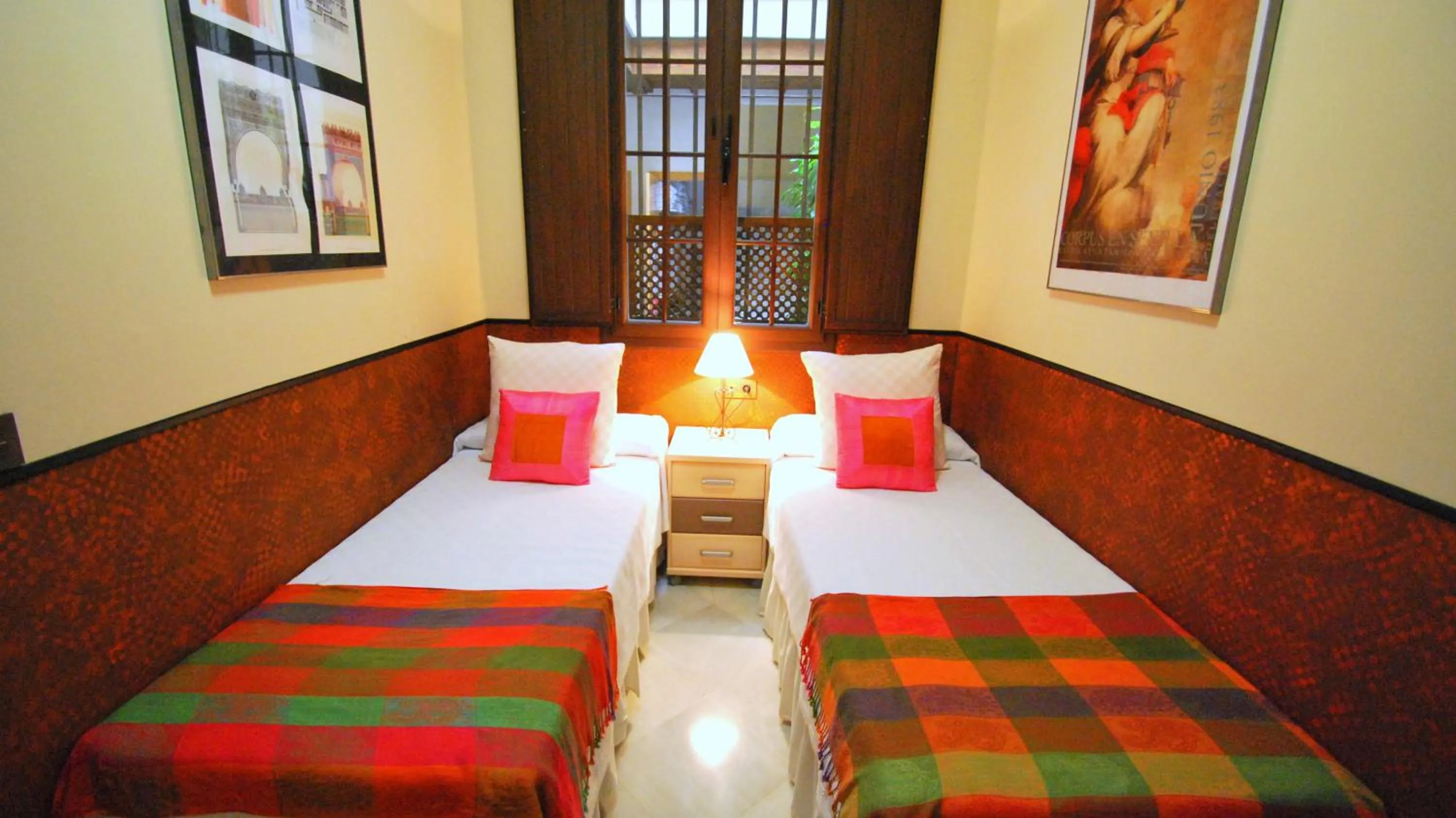 Bed in Living-Sevilla Apartments San Lorenzo